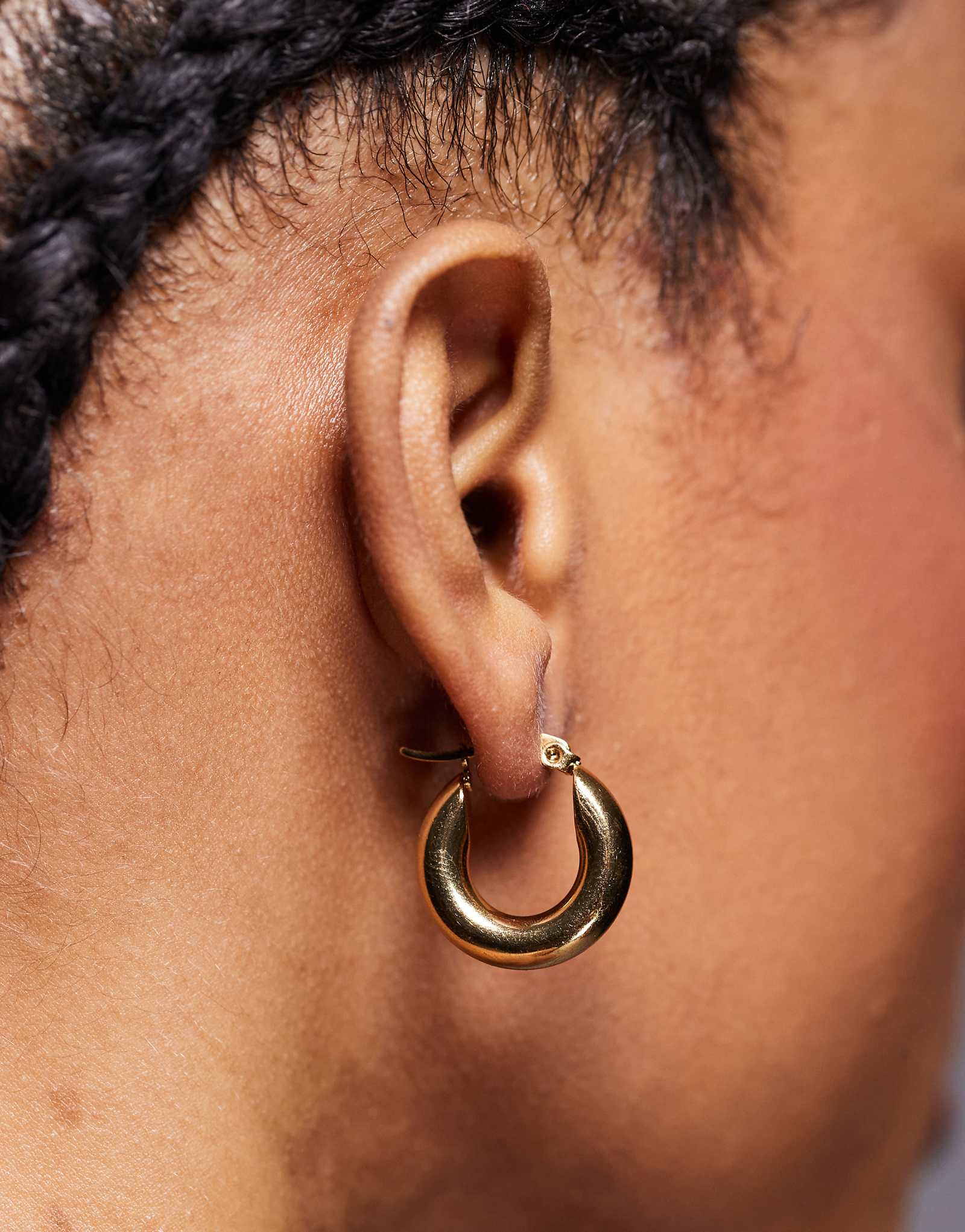 Горловина на резинке, обручи толщиной 20 мм из золотой пластины