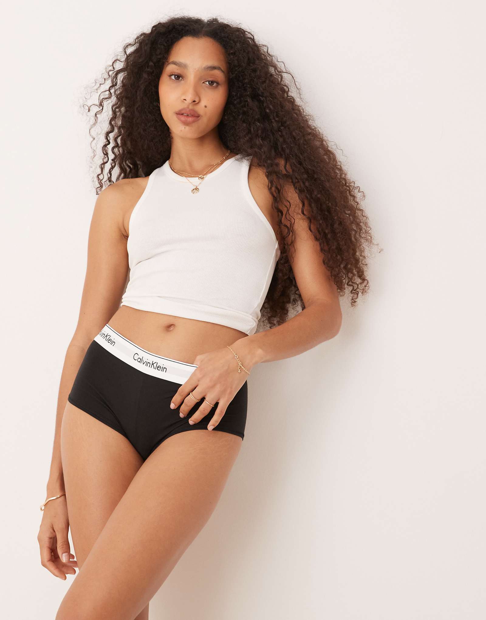 Современные хлопковые короткие шорты Calvin Klein черного цвета 4890₽