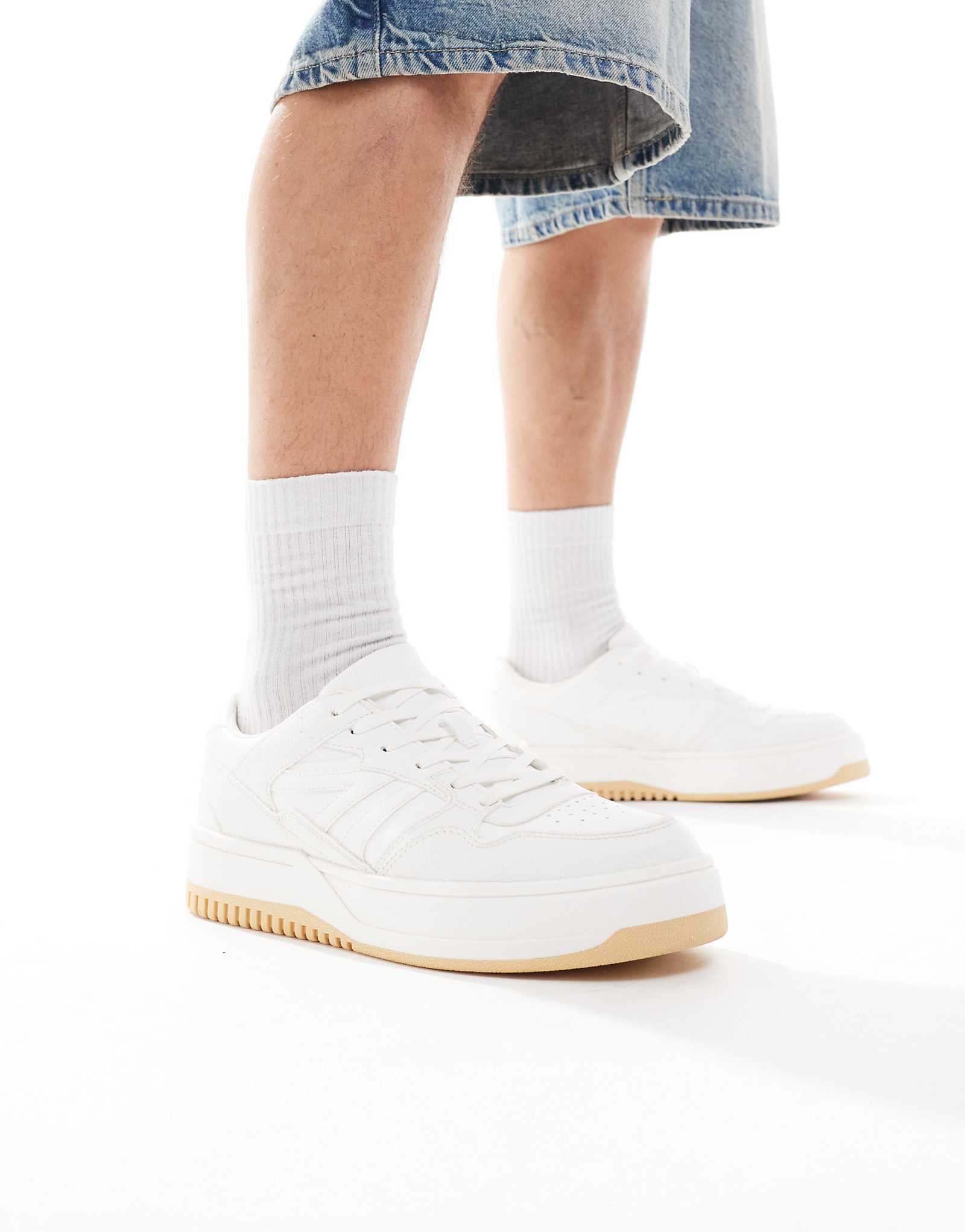 Массивные кроссовки Pull-Bear с резиновой подошвой белого цвета 8690₽