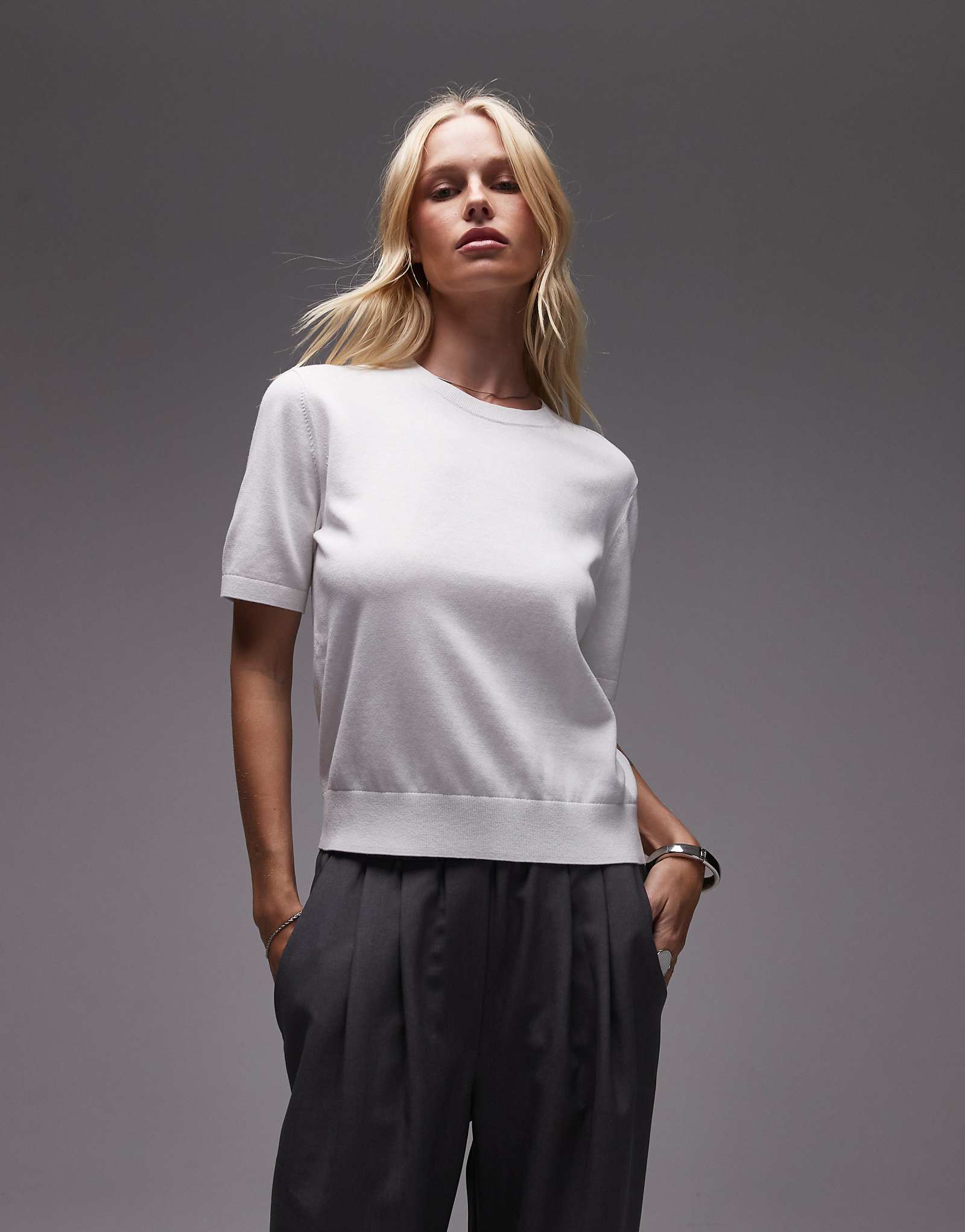 Трикотажная футболка ARKET из чистого хлопка темно-белого цвета