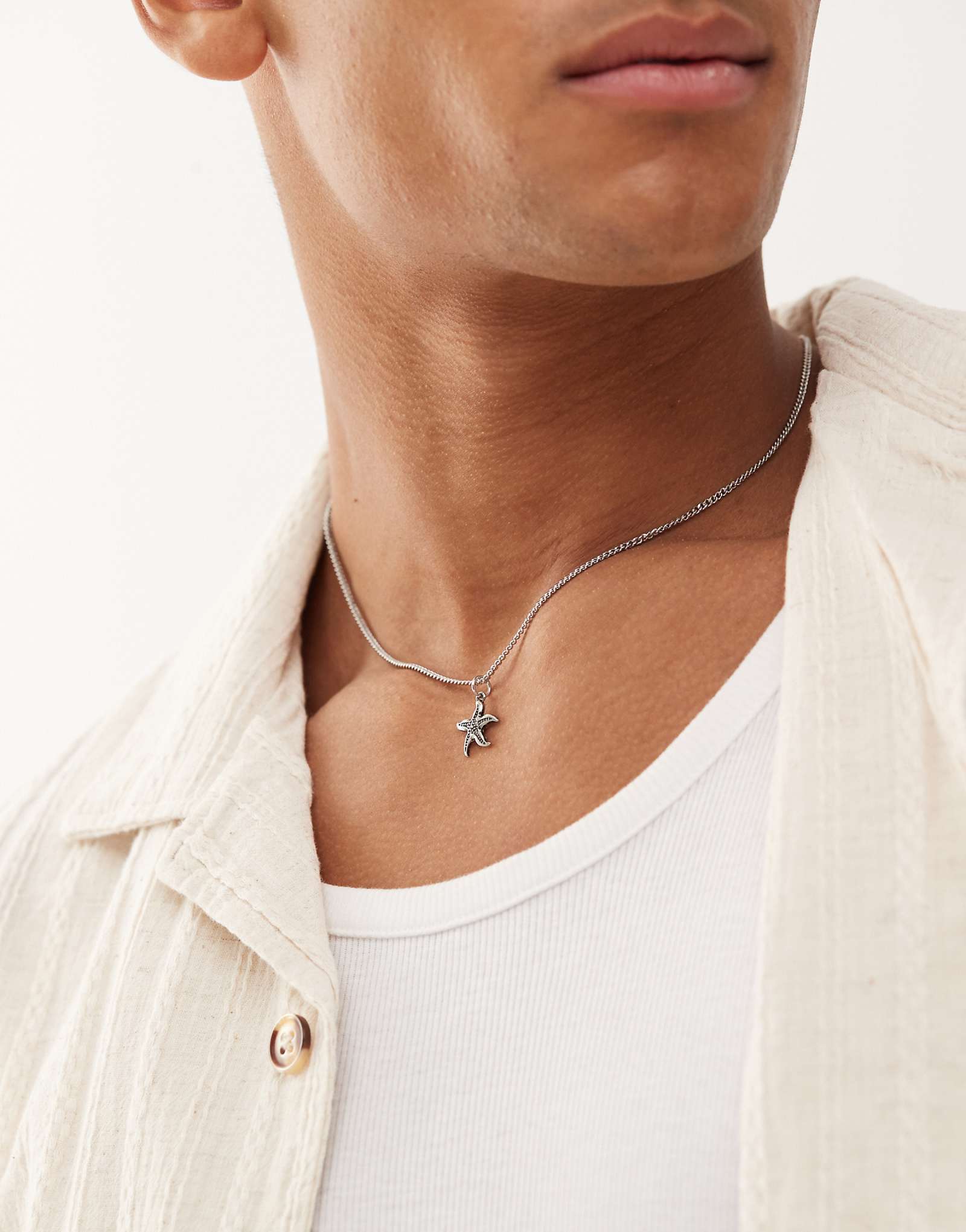 Классическое колье-цепочка с подвеской в виде морской звезды 77 пробы серебристого оттенка