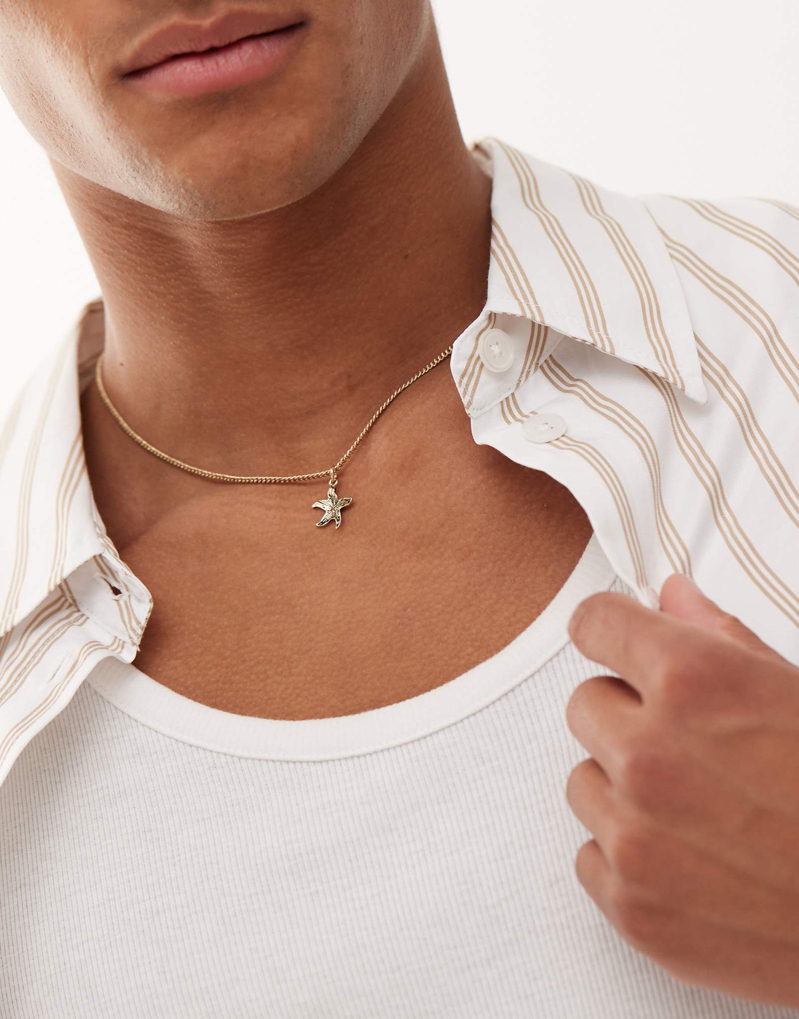 Классическое колье-цепочка с подвеской в виде морской звезды 77 пробы золотого оттенка