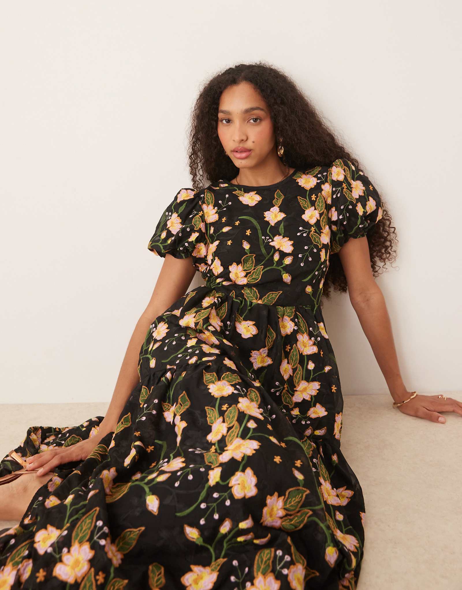 Вышитое макси-платье с цветочным рисунком Dream Sister Jane черного цвета 35790₽