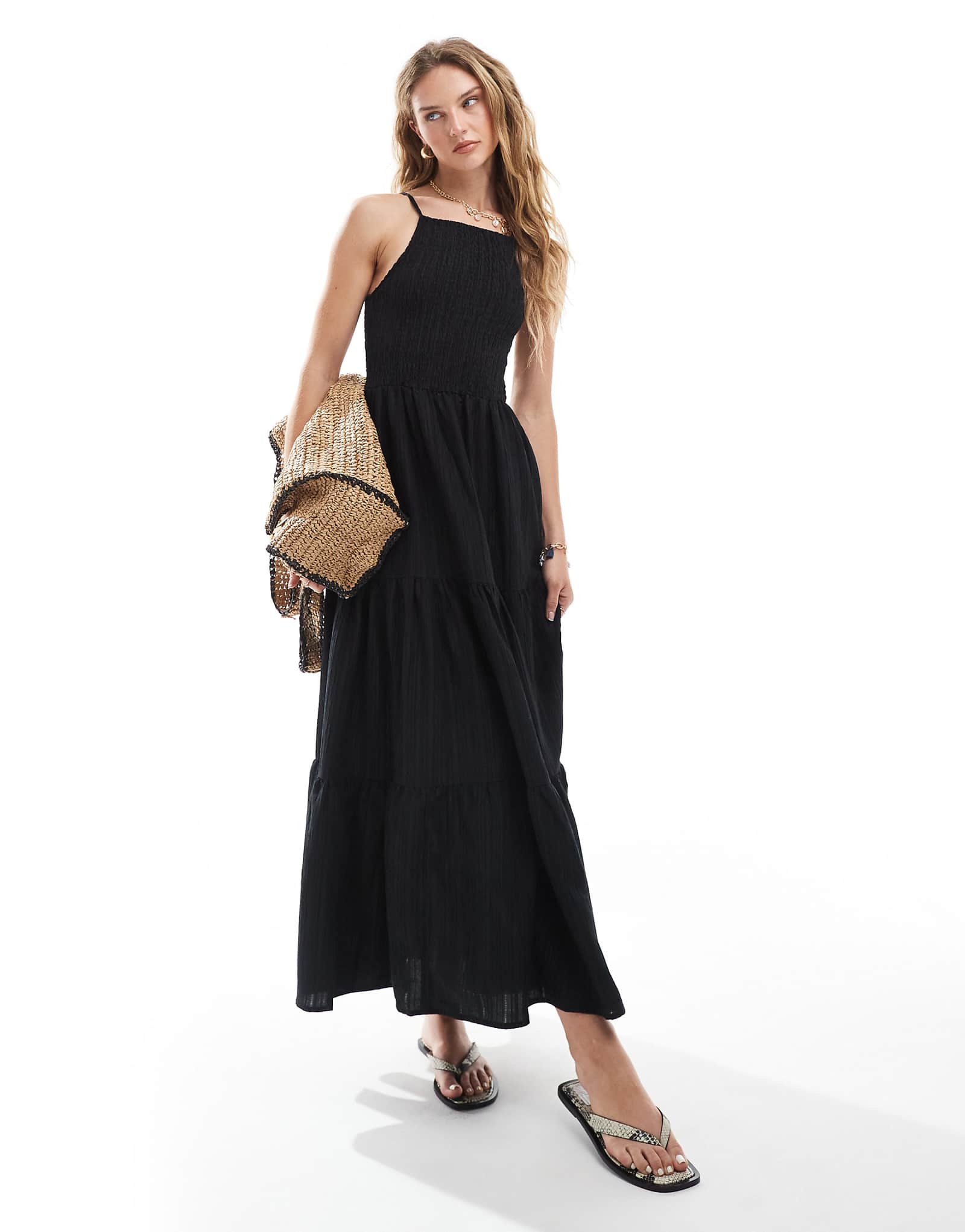 Многоярусное макси-платье Brave Soul на бретельках с гофрированным бюстом черного цвета