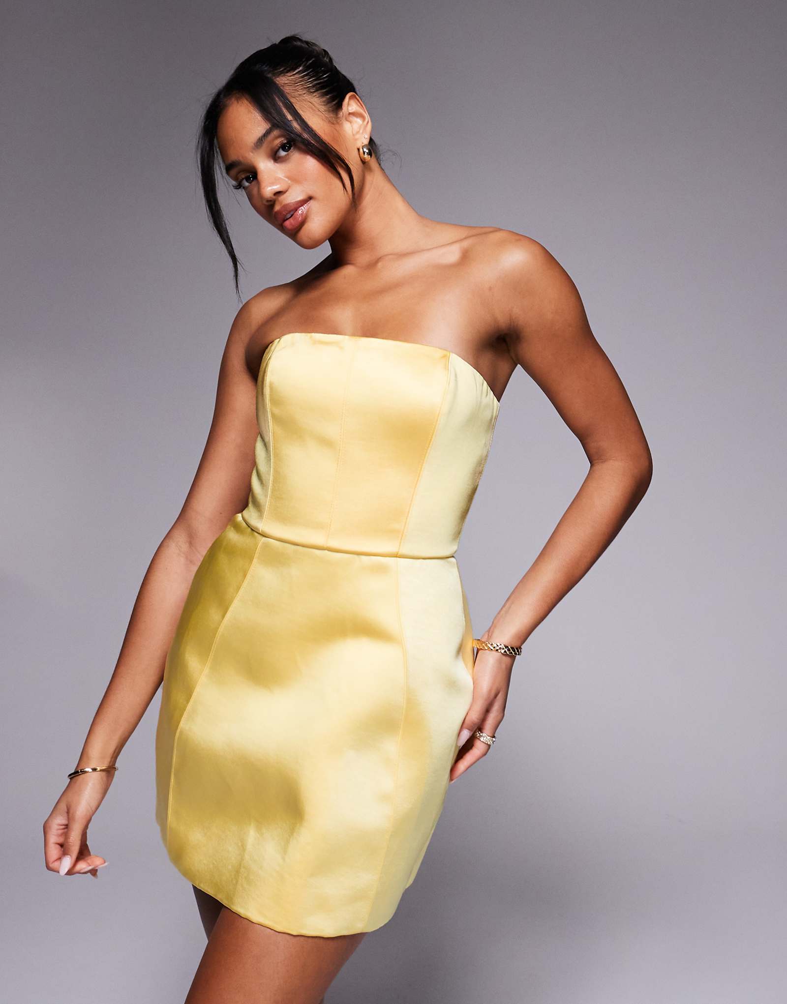 Мини-платье-бандо Oh Polly Haisley лимонно-желтого цвета со структурированным узором 24890₽