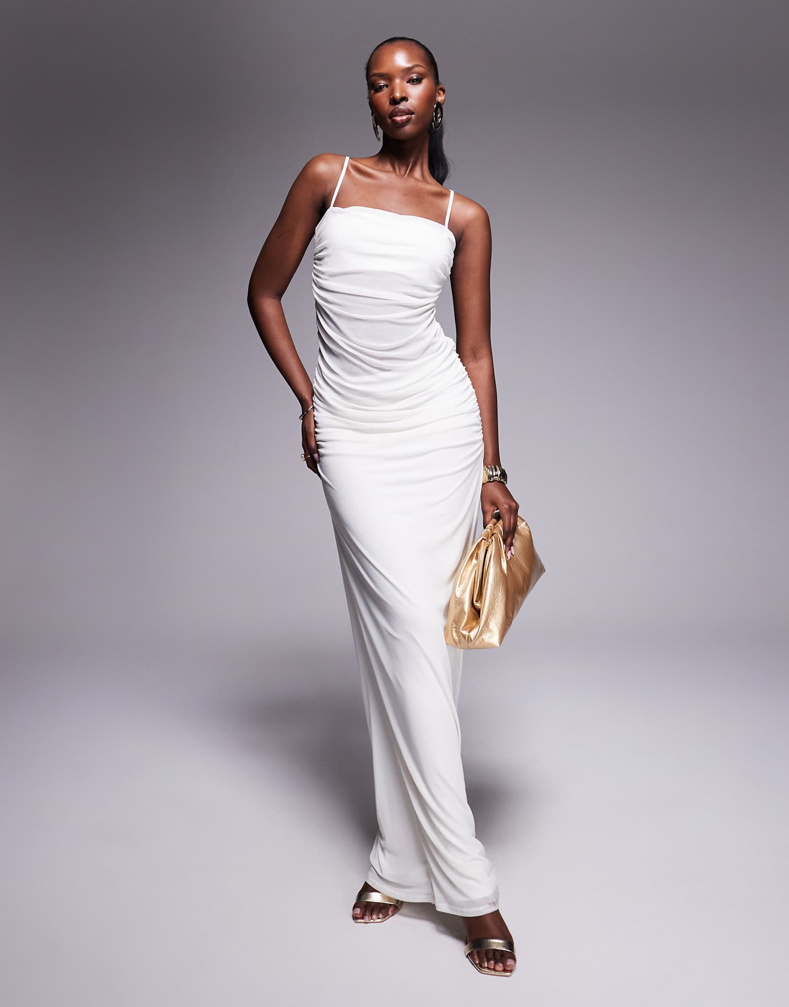 Белое платье мидакси с открытой талией и рюшами из плотной сетки с завышенной талией белого цвета 17990₽