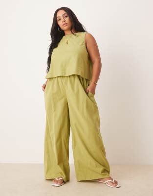 Двухслойный комбинезон ASOS DESIGN Curve с открытой спиной зеленого цвета хаки