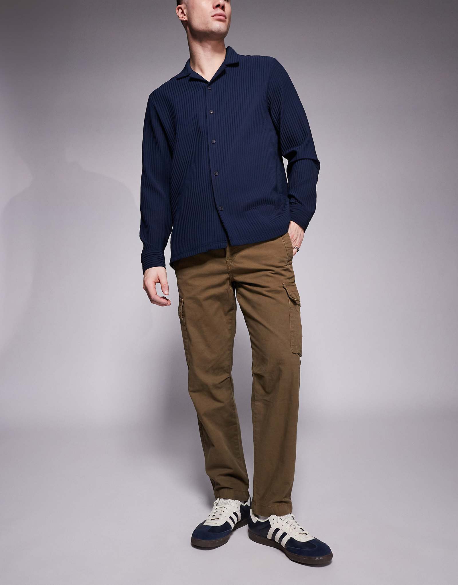 Брюки-карго BOSS Orange Sisla-8 темно-зеленого цвета 15590₽