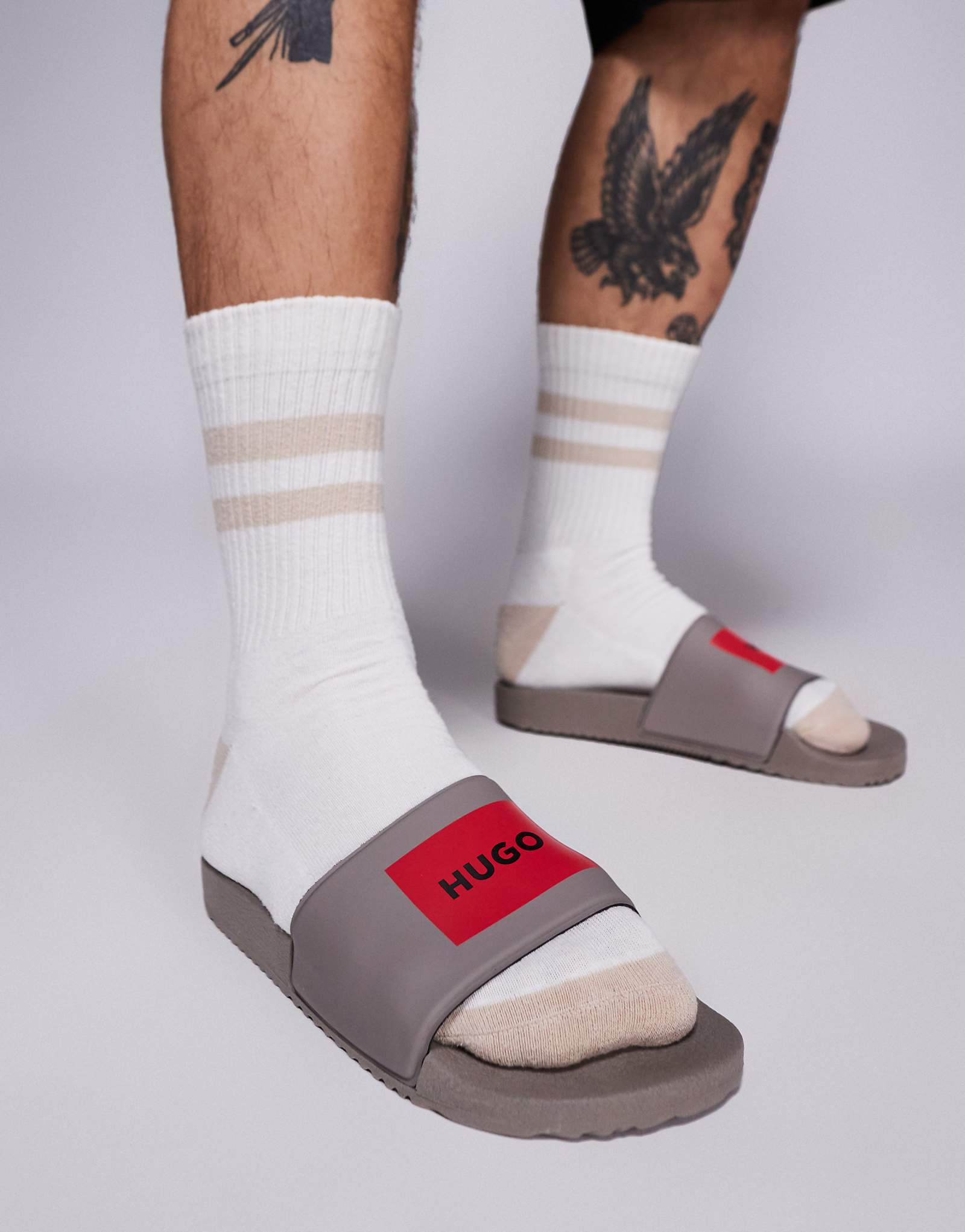 Слайды с логотипом HUGO Red Timein box светло-коричневого цвета 9190₽