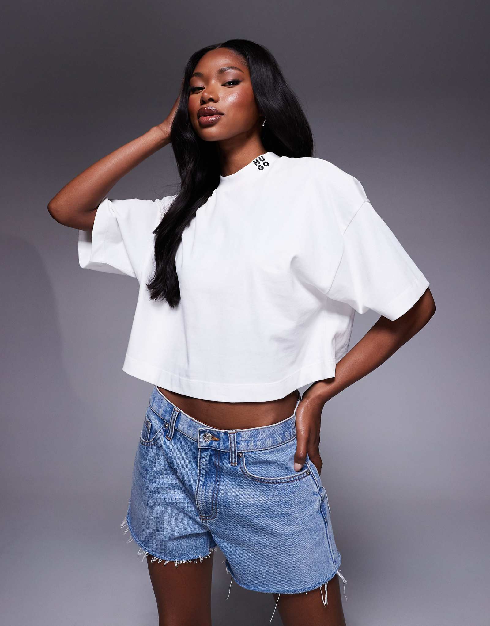 Белая футболка свободного кроя Hugo Red Damelody свободного кроя с нанесенным логотипом 7890₽