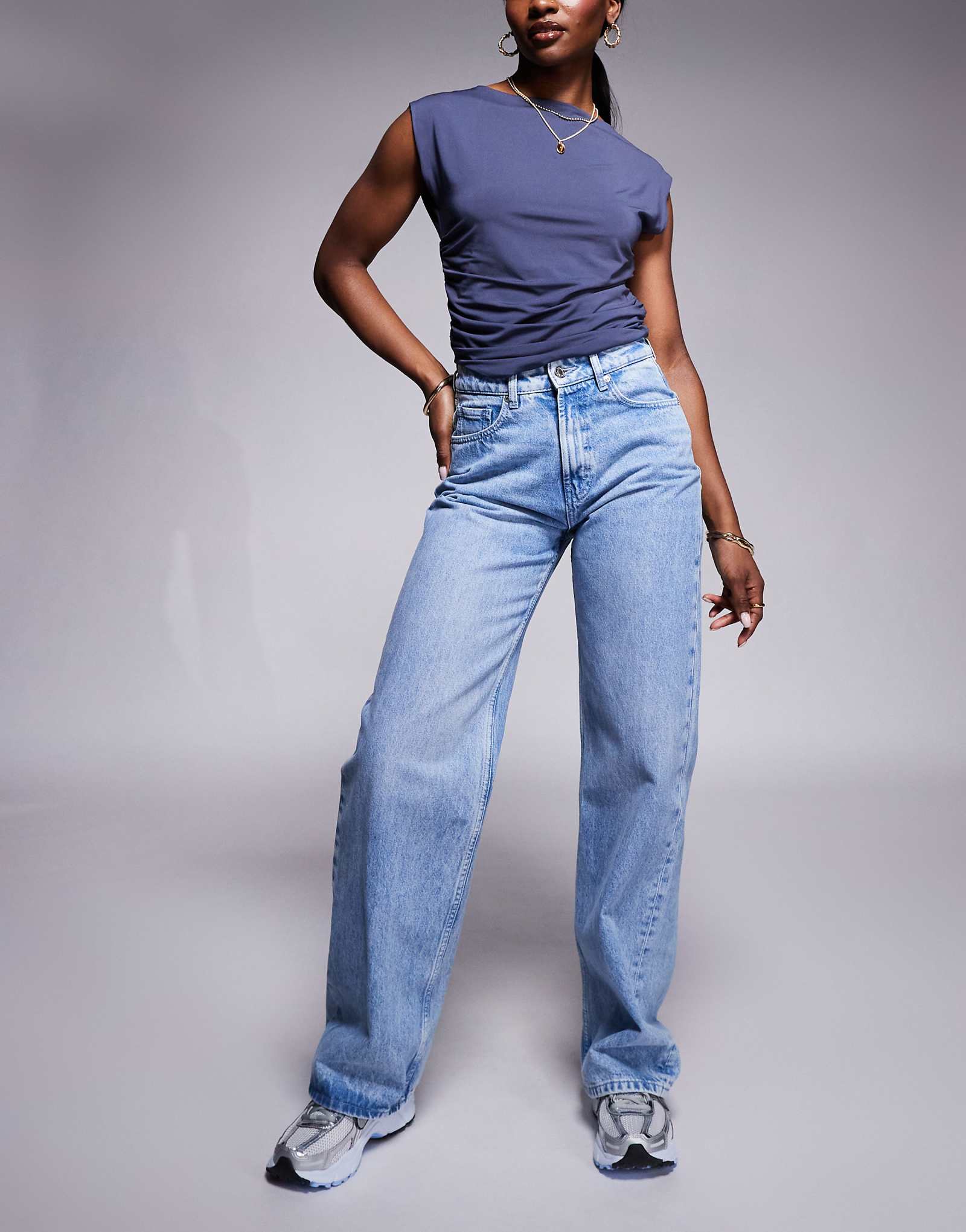 Джинсы HUGO Red прямого кроя с разрезом спереди кислотно-синего цвета 17690₽