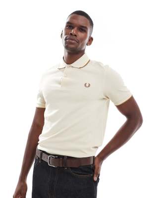 Футболка-поло Fred Perry с двумя бортиками цвета овсянки