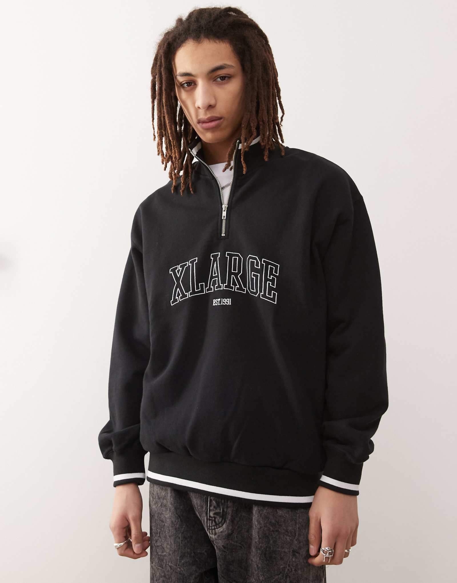 Толстовка XLARGE на молнии до половины длины с логотипом черного цвета