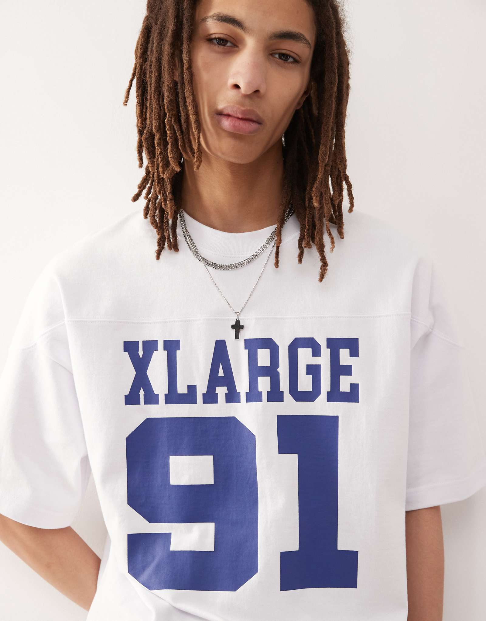 Футболка XLARGE с объемным логотипом и принтом с цифрой 91 белого цвета 19790₽