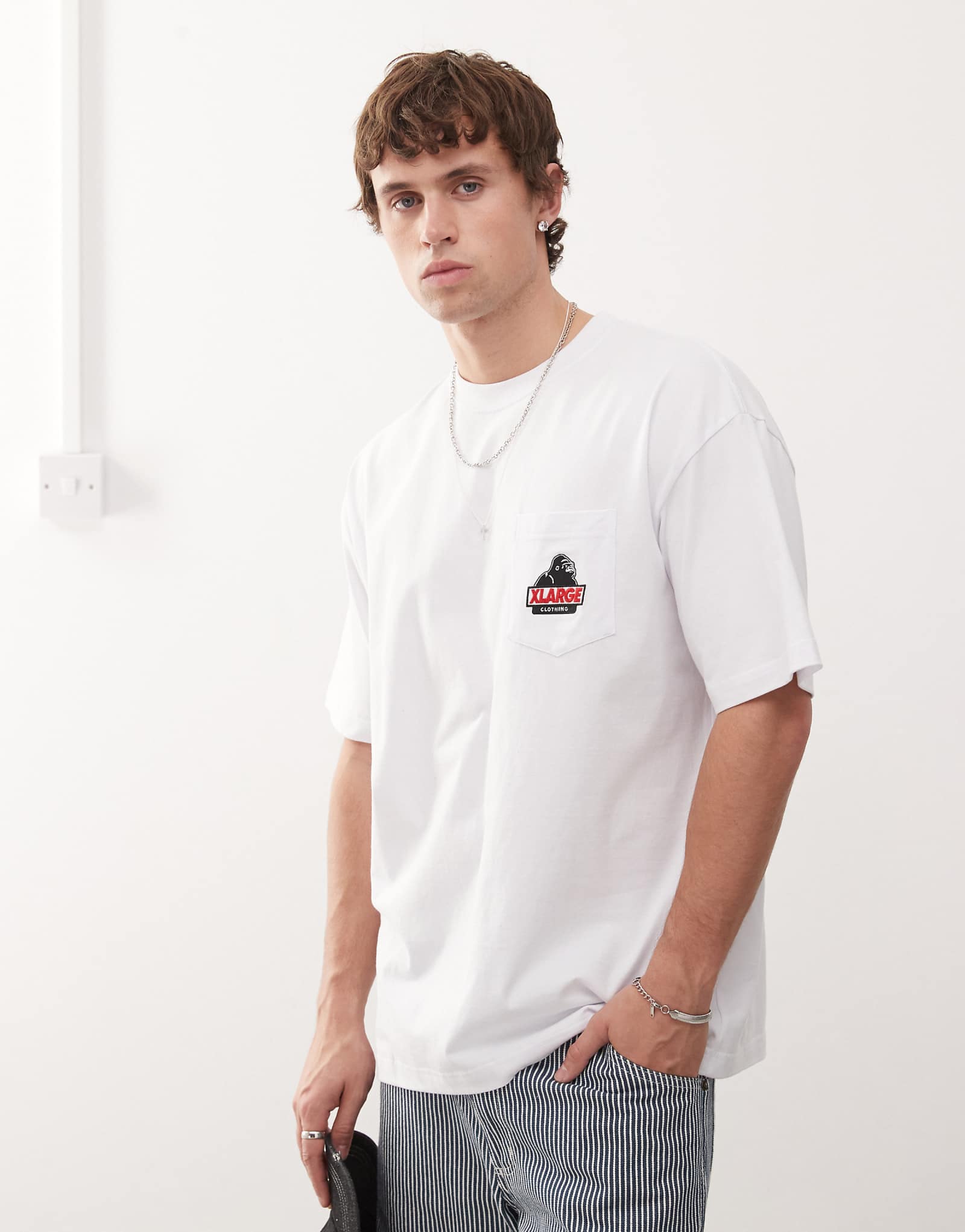 Футболка с большим карманом и логотипом OG белого цвета 14290₽