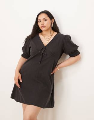 Мини-платье ASOS DESIGN Curve из мягкого денима с пышными рукавами и оборками черного цвета, выполненное в стираном виде