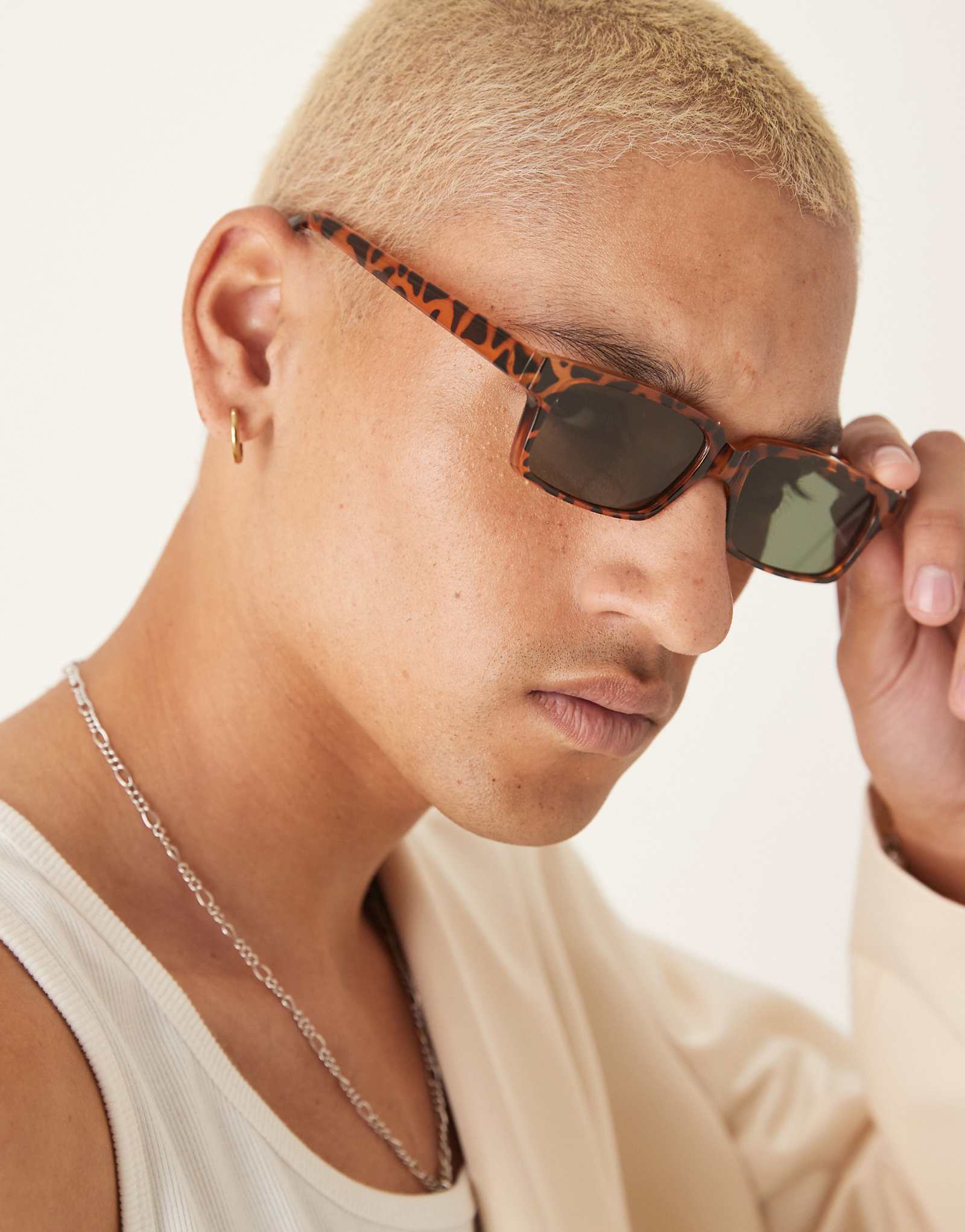 ДИЗАЙНЕРСКИЕ прямоугольные солнцезащитные очки ASOS в черепаховой оправе и с зелеными дымчатыми линзами 3690₽