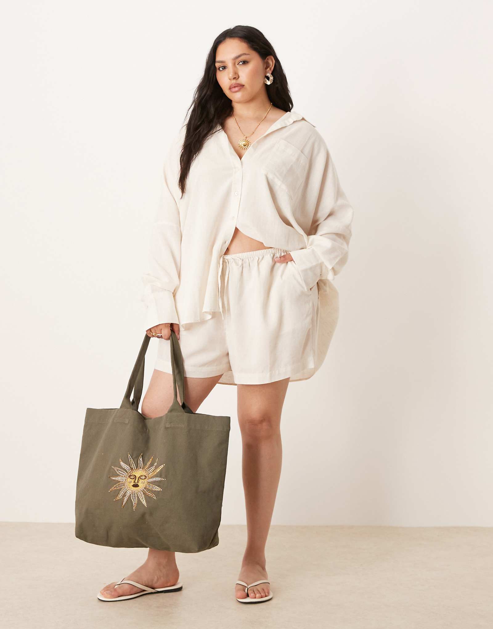 Пляжные шорты ASOS DESIGN Curve Belle из льняной смеси натурального 3790₽