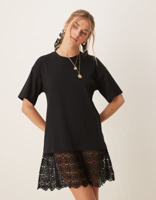 ДИЗАЙНЕРСКОЕ мини-платье-футболка ASOS с круглым вырезом и кружевным низом