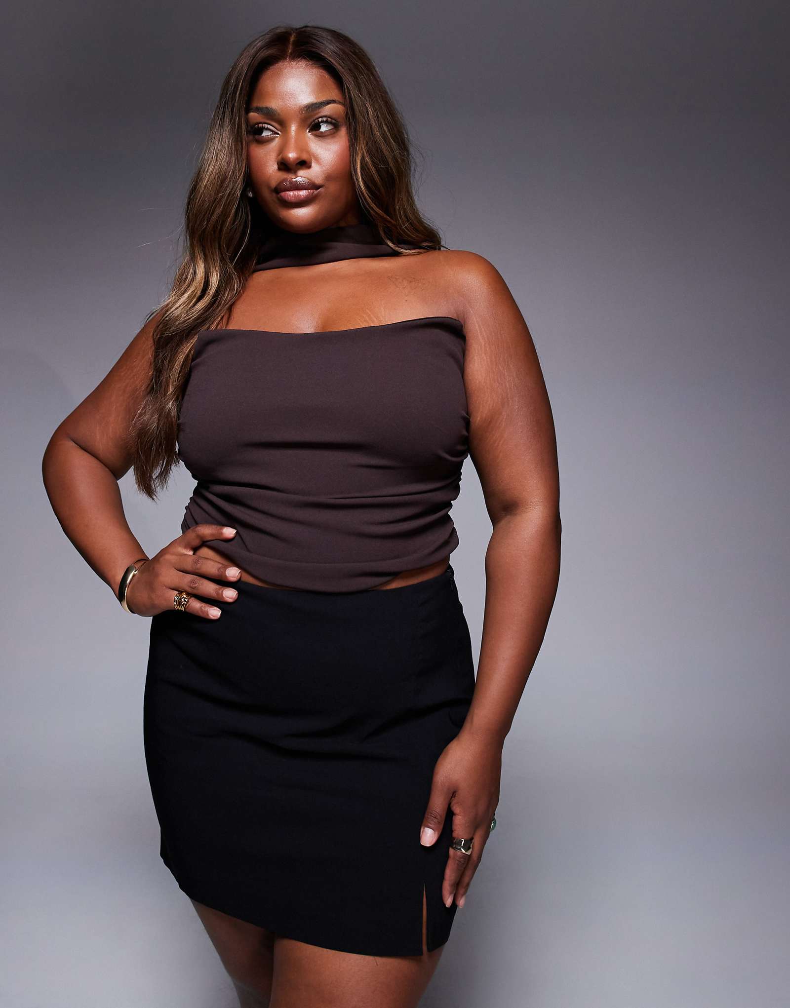 Топ-бандо ASOS DESIGN Curve с шарфом на шее шоколадного цвета 2690₽