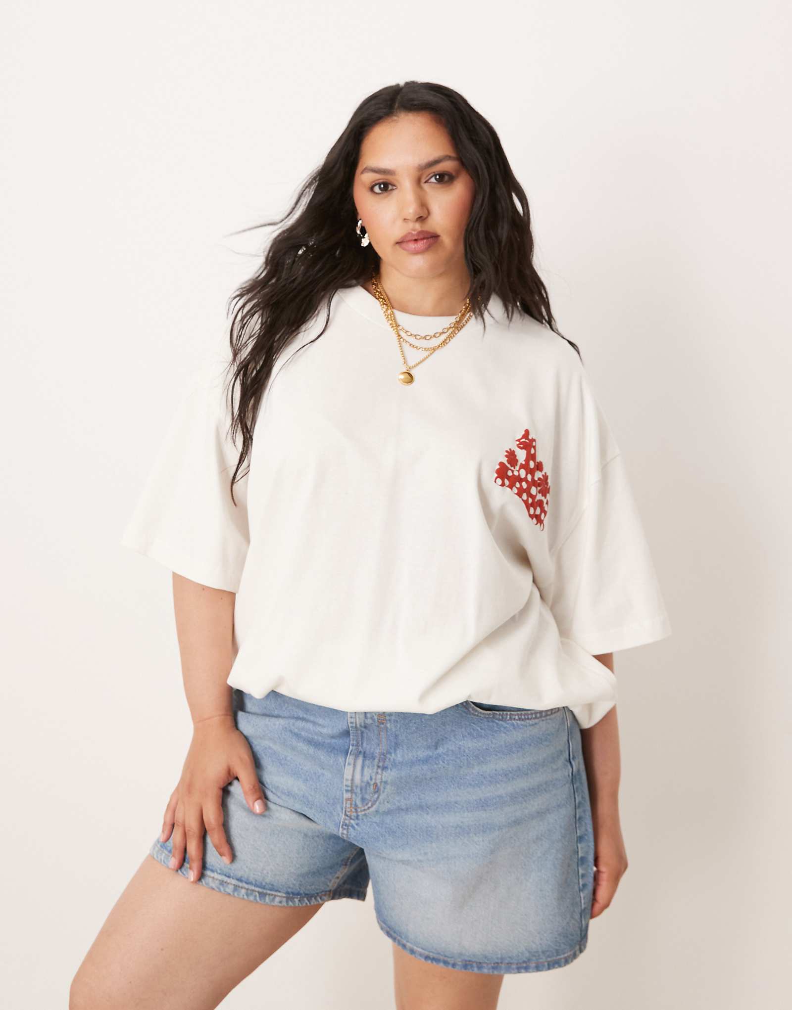 Футболка ASOS DESIGN Curve оверсайз с цветочным леопардовым рисунком кремового цвета 4690₽