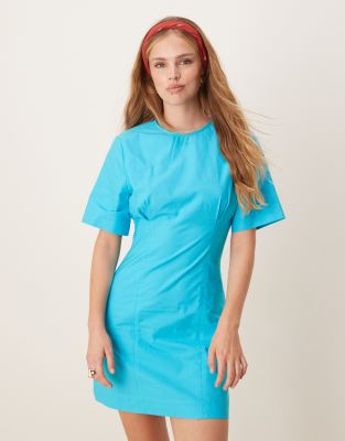 ДИЗАЙНЕРСКОЕ приталенное мини-платье-футболка ASOS синего цвета