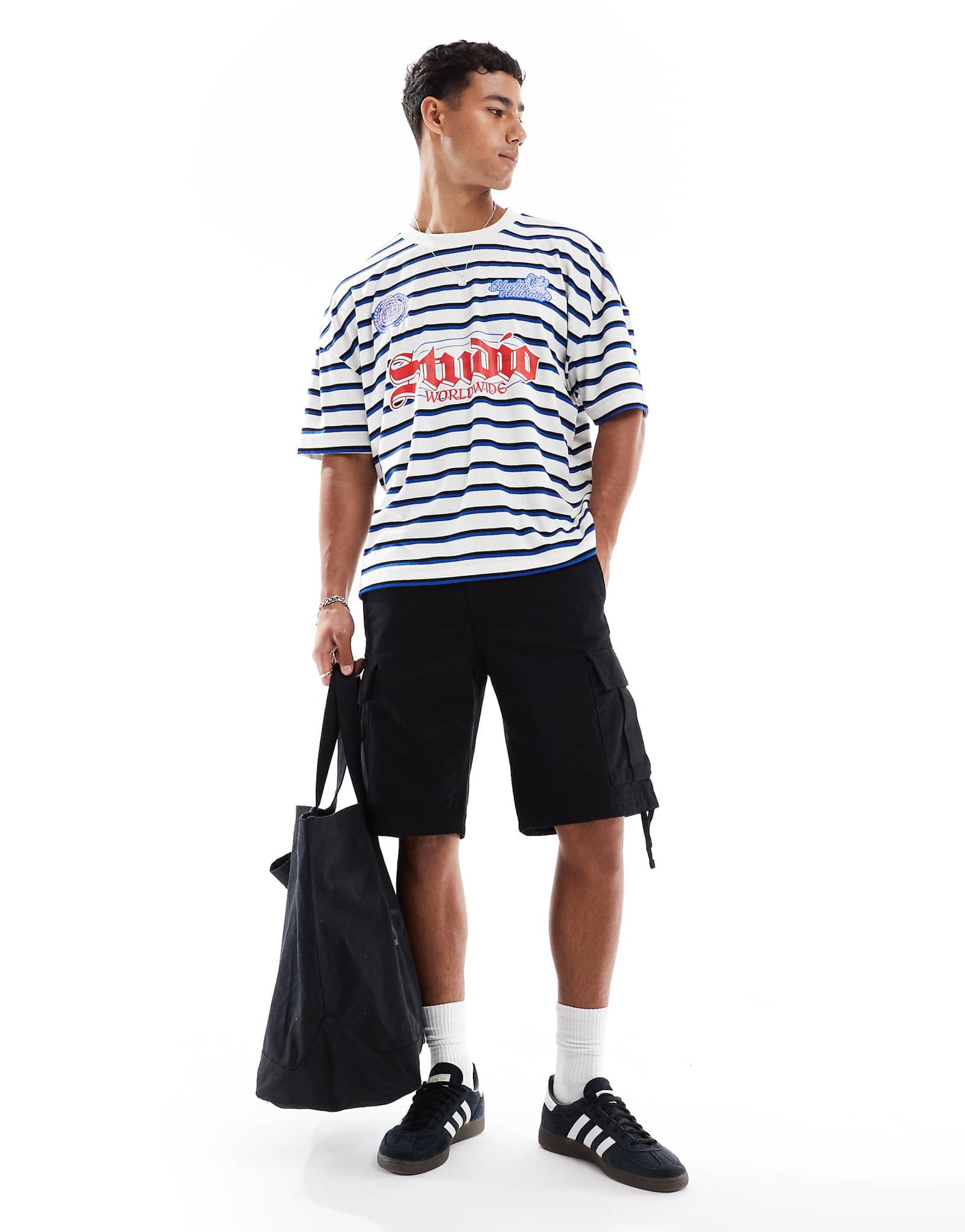 ДИЗАЙНЕРСКАЯ футболка свободного кроя со спущенными плечами и спортивным рисунком в рубчатую полоску от ASOS DESIGN 5690₽