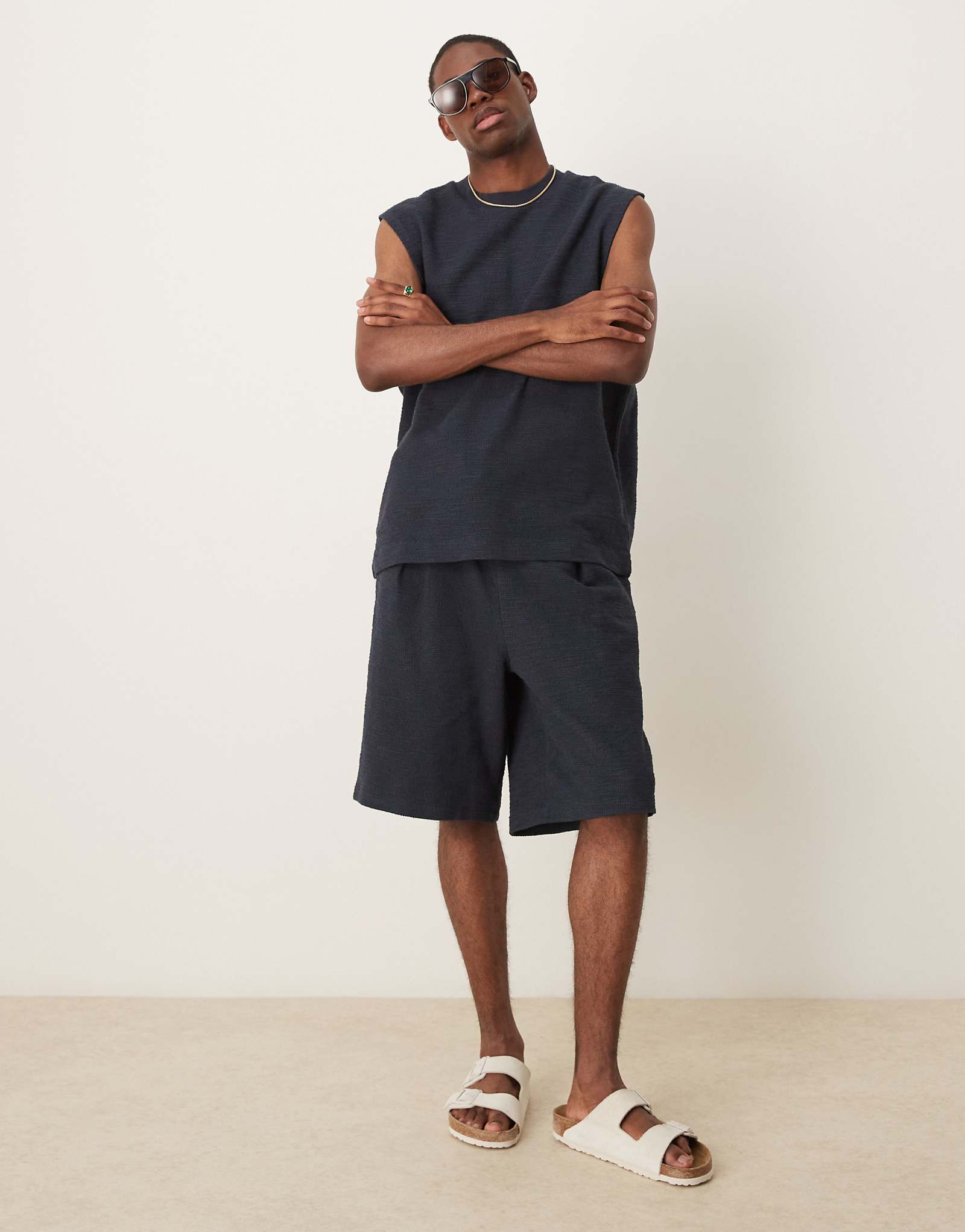 ДИЗАЙНЕРСКИЕ шорты-бермуды оверсайз от ASOS темно-синего цвета 3890₽