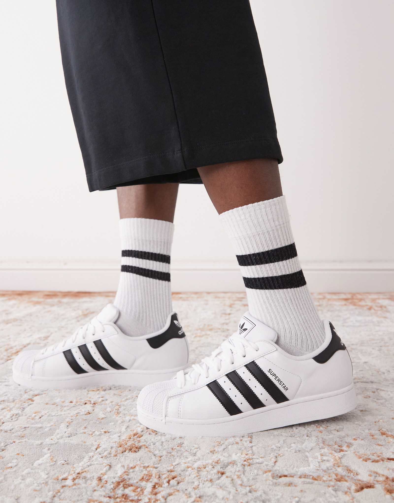 кроссовки adidas Originals Superstar II белого и черного цветов 20390₽