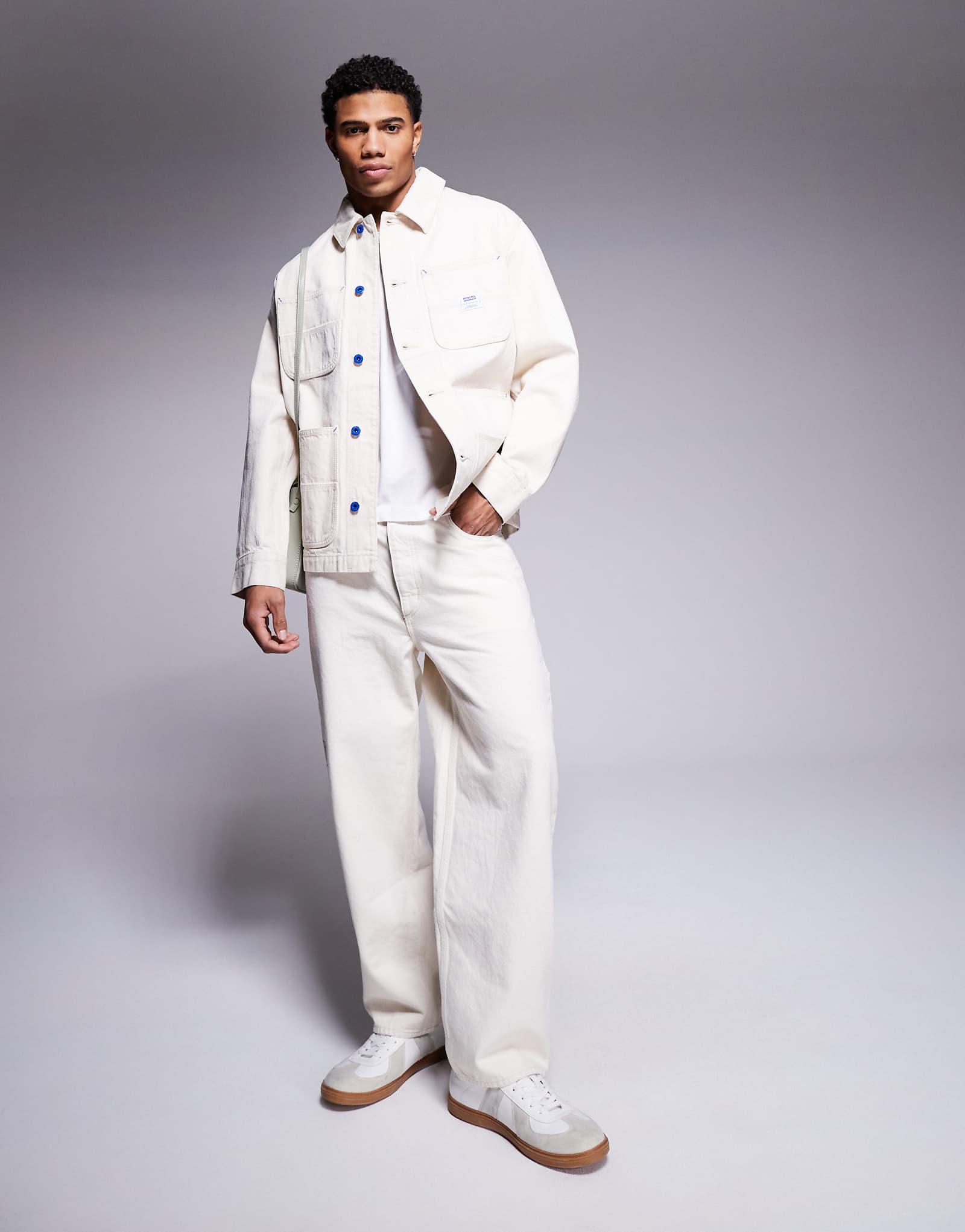 Синие плотницкие джинсы прямого кроя от HUGO цвета экрю - часть комплекта 17190₽