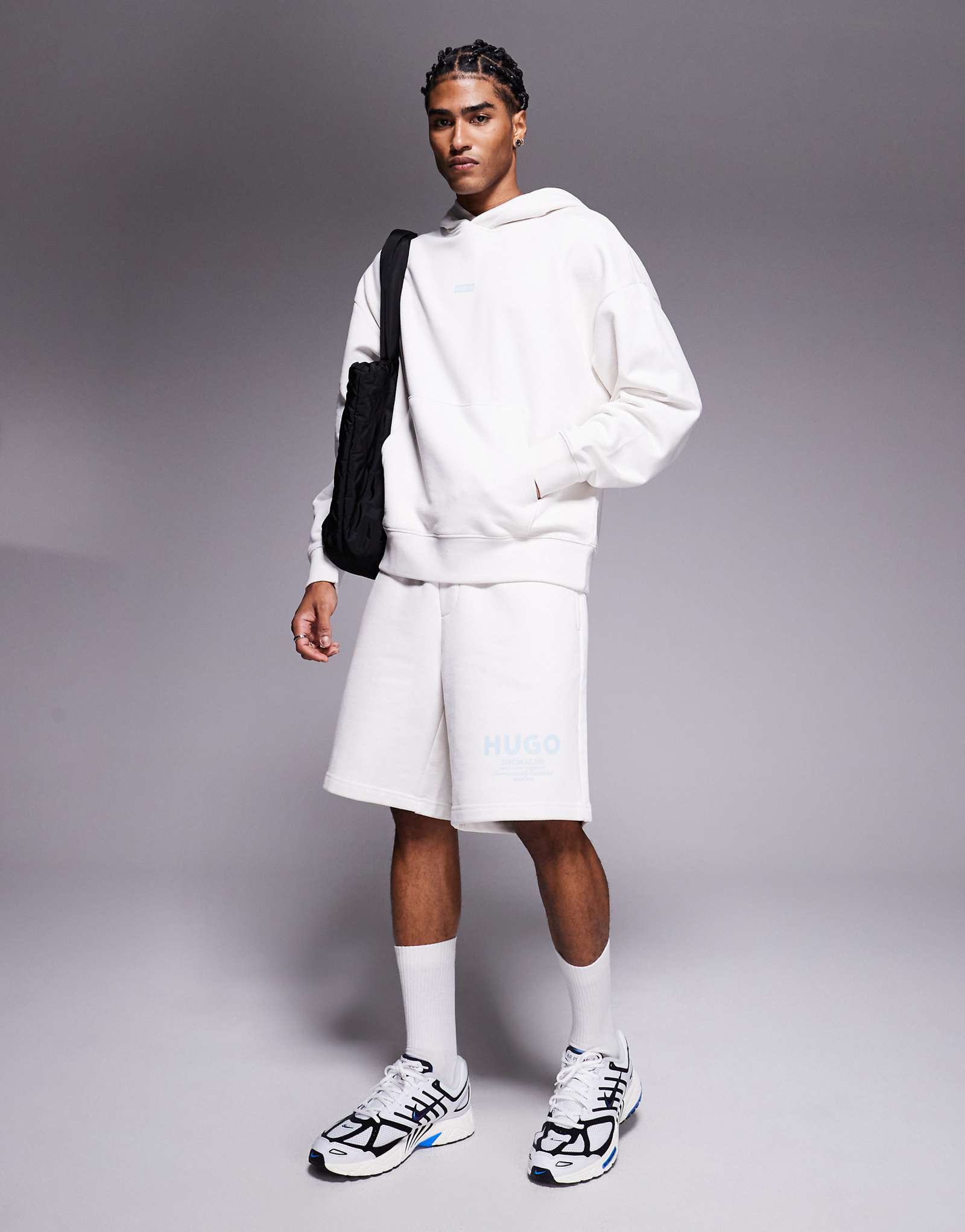 Синие трикотажные шорты свободного кроя HUGO из камня с синим логотипом - часть комплекта 18690₽