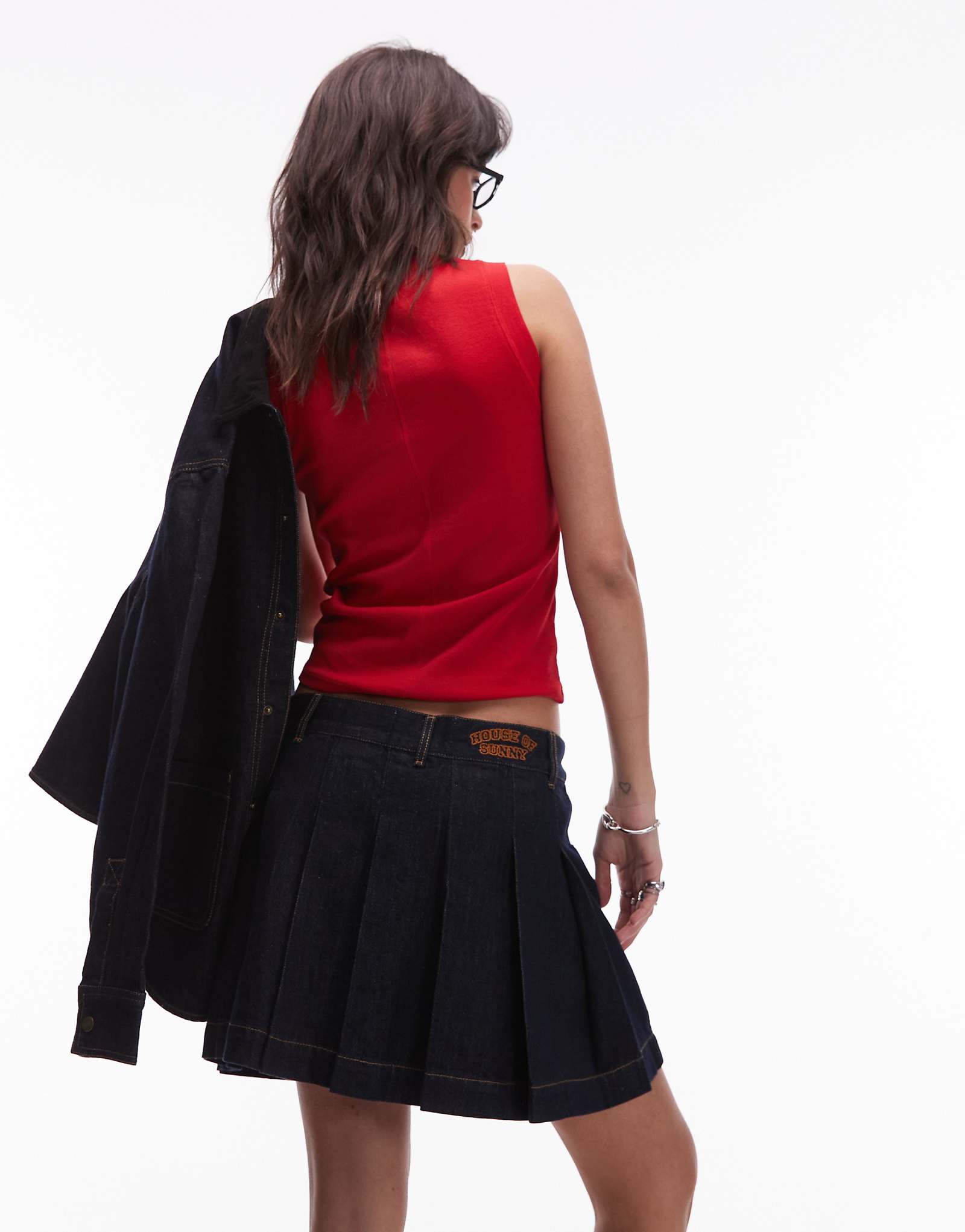 Плиссированная джинсовая мини-юбка House of Sunny цвета индиго