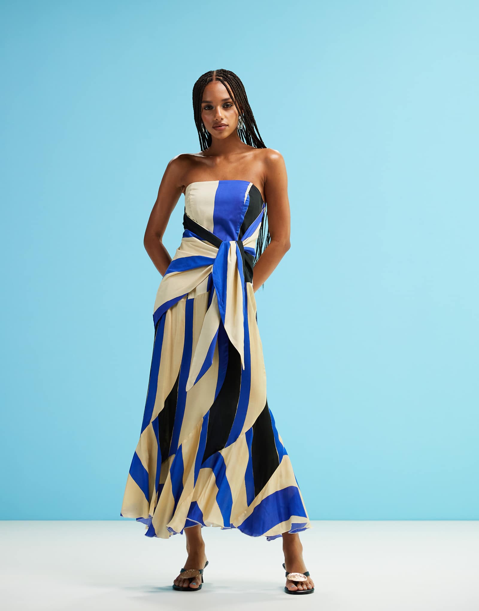 Синее полосатое платье миди-бандо LAAGAM aria в полоску