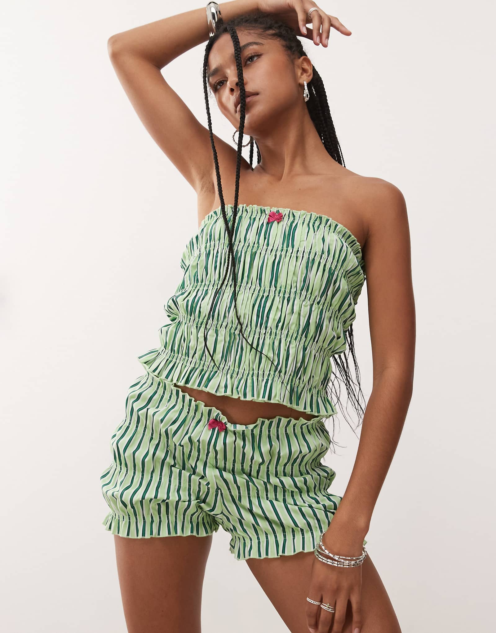 Мини-шорты COLLUSION с гофрировкой в зеленую полоску - часть комплекта 9790₽