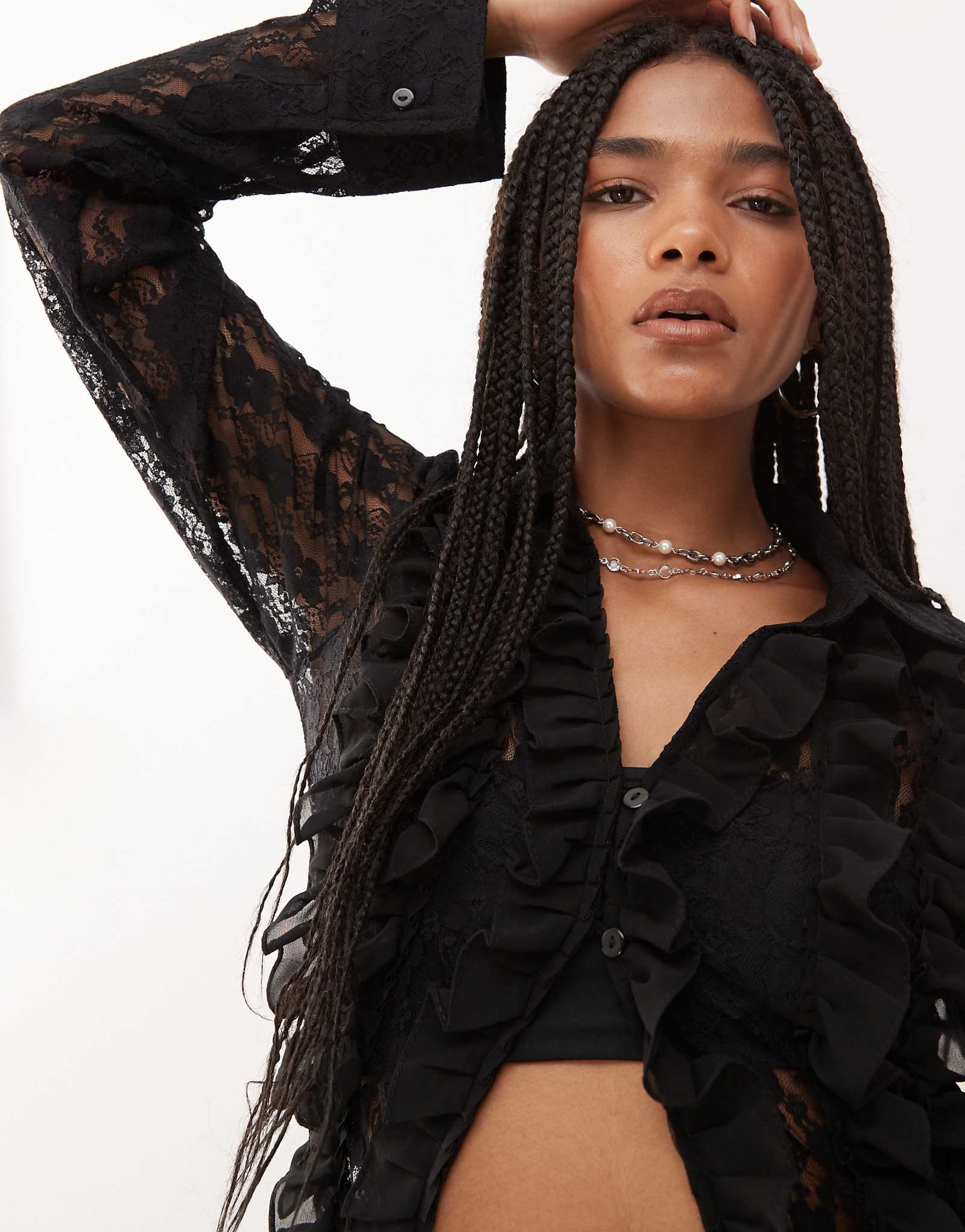Кружевная рубашка Amy Lynn с оборками черного цвета 10690₽