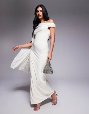 Облегающее макси-платье Fashionkilla с двойным скульптурным рисунком на одно плечо и преувеличенными рукавами белоснежного цвета