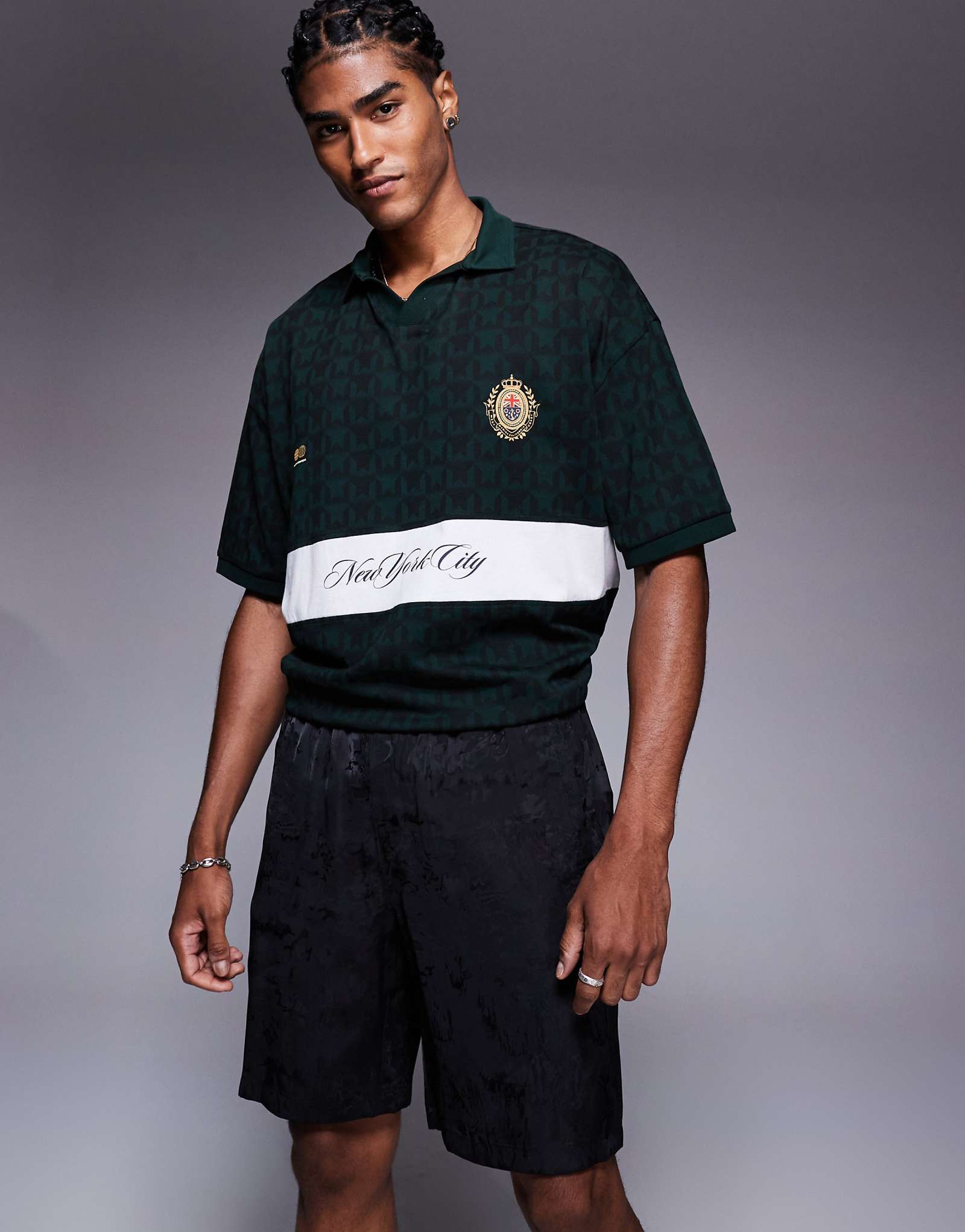 Легкие шорты с текстурой Bershka черного цвета 3590₽