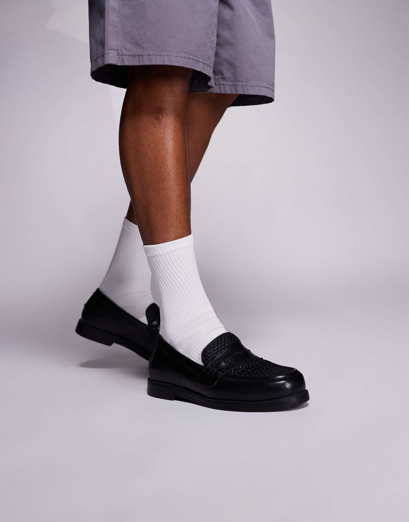 Мокасины из искусственной кожи Bershka croc черного цвета 11390₽