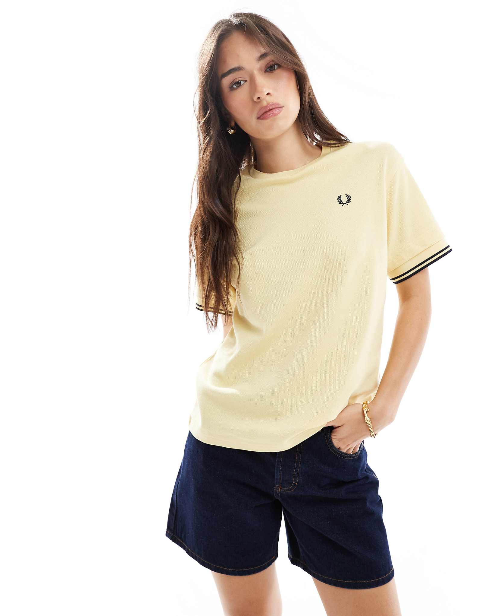 Полосатая футболка в рубчик от Fred Perry масляно-желтого цвета 18790₽