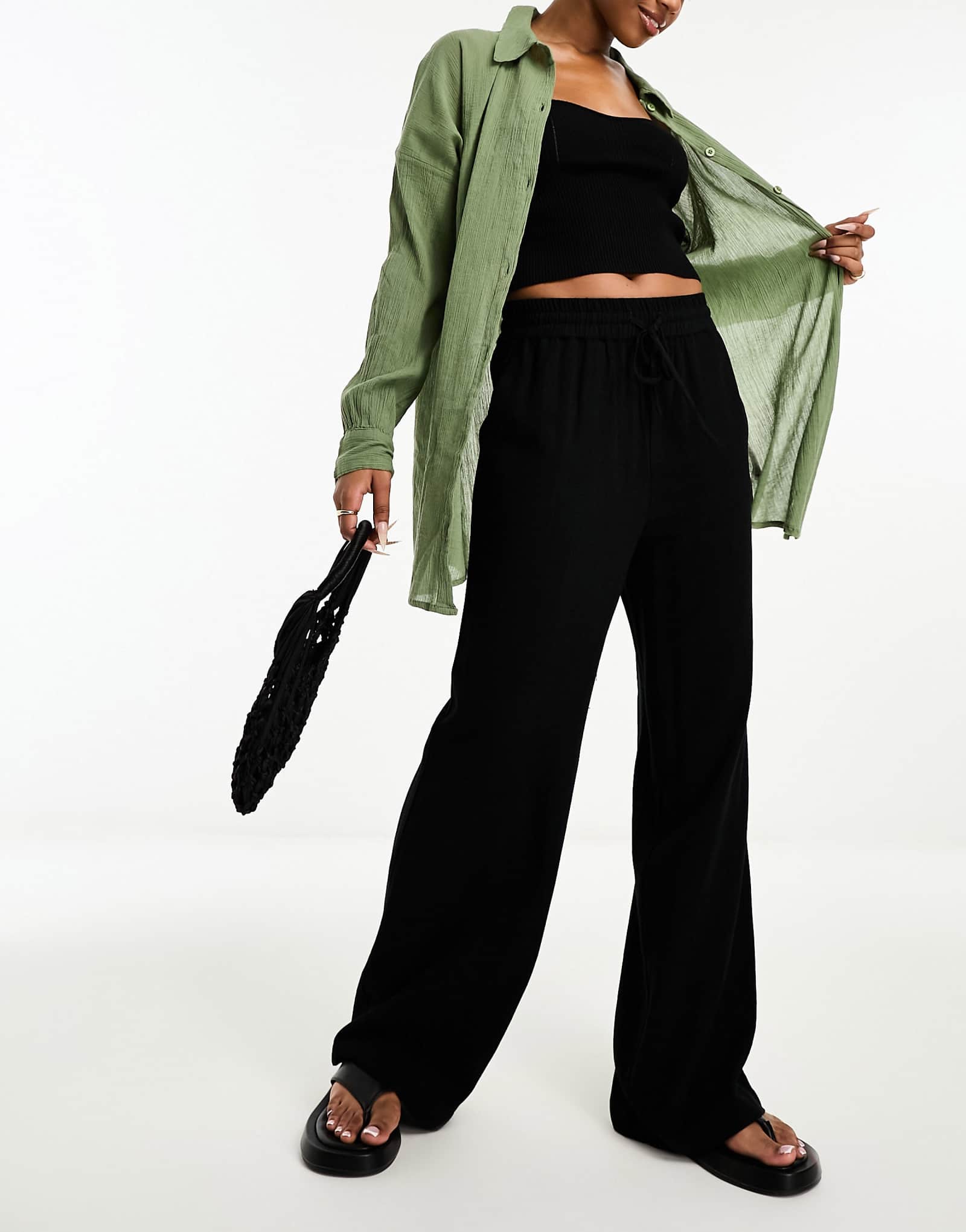 Повседневные брюки на завязках Selected Femme linen touch черного цвета 23990₽