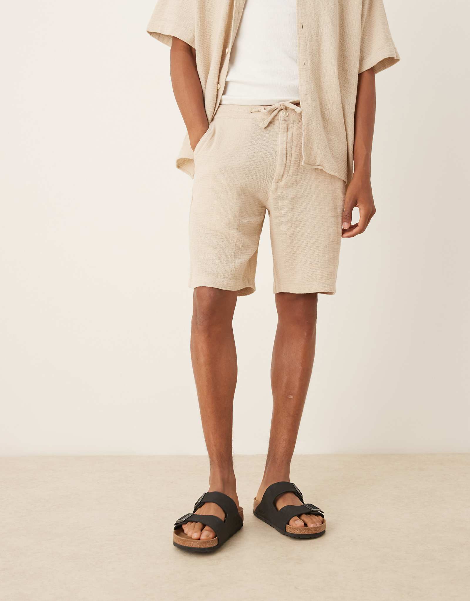 Шорты с текстурой Selected Homme кремового цвета - часть комплекта 7290₽