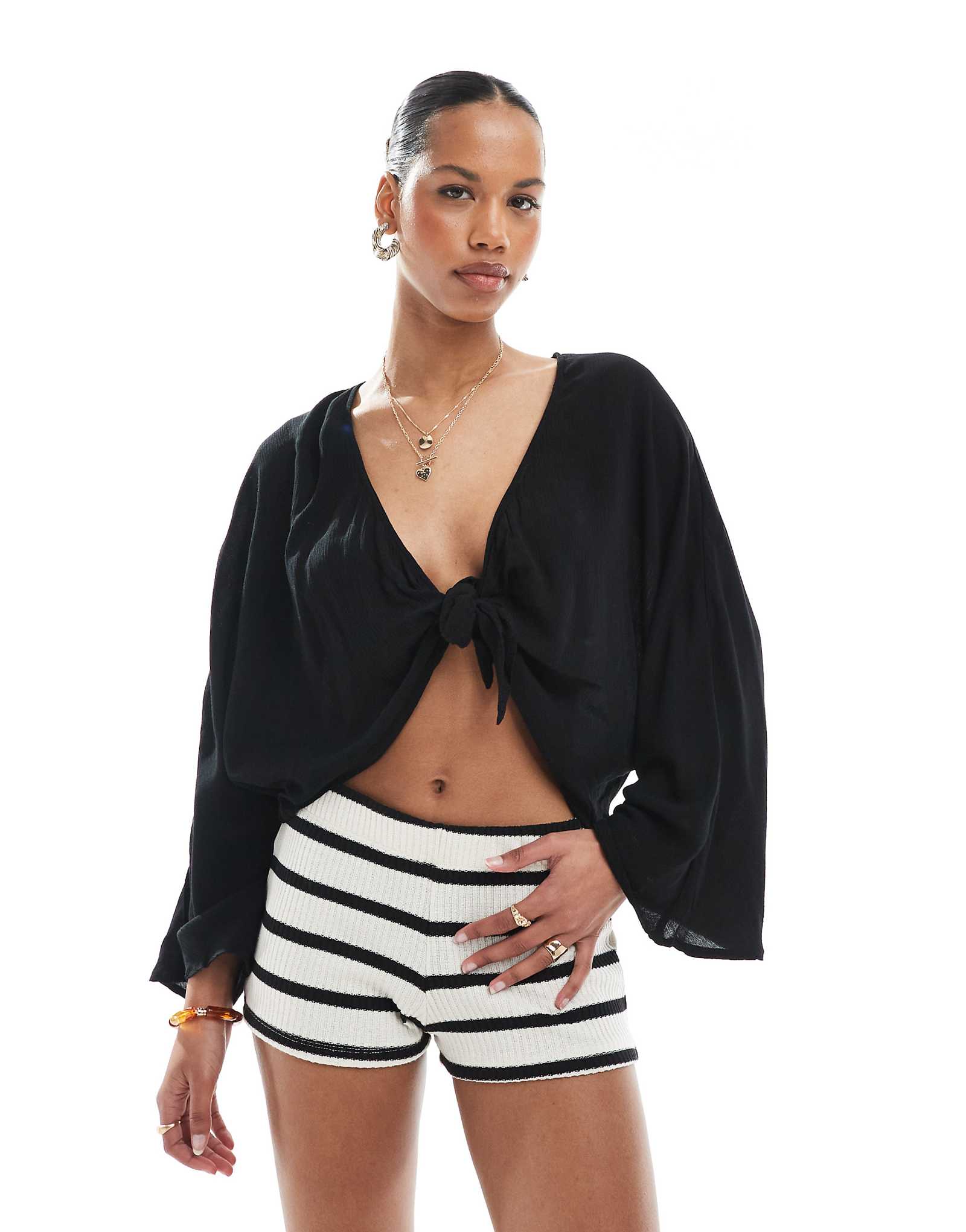 Свободный топ с завязками спереди только из текстурированной ткани черного цвета 7090₽