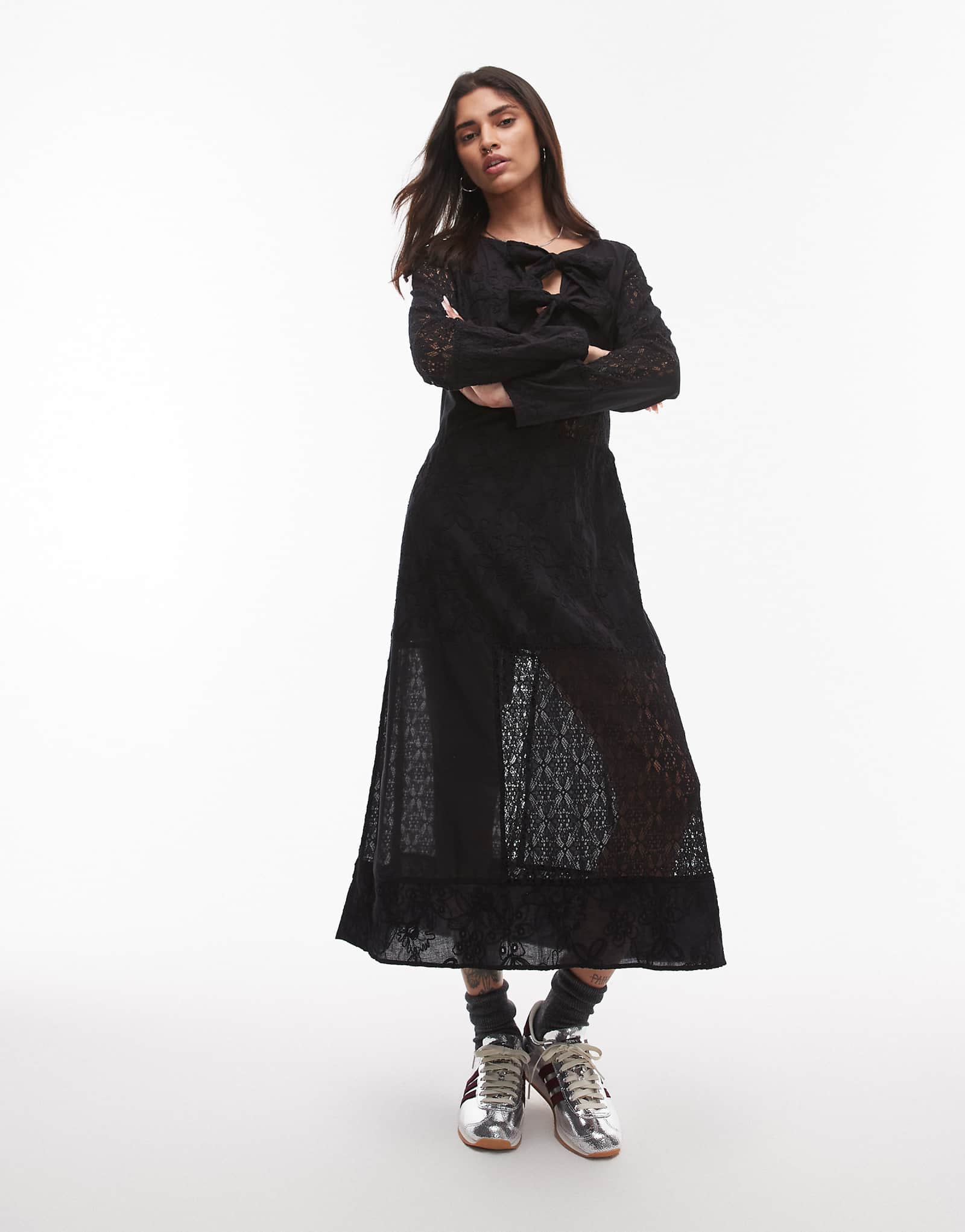 Черное платье мидакси с застежкой на молнию и завязками спереди