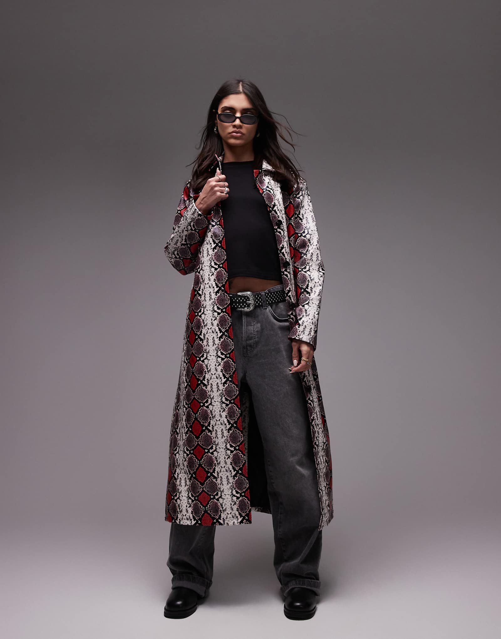 Модный тренч из искусственной кожи с красным змеиным принтом