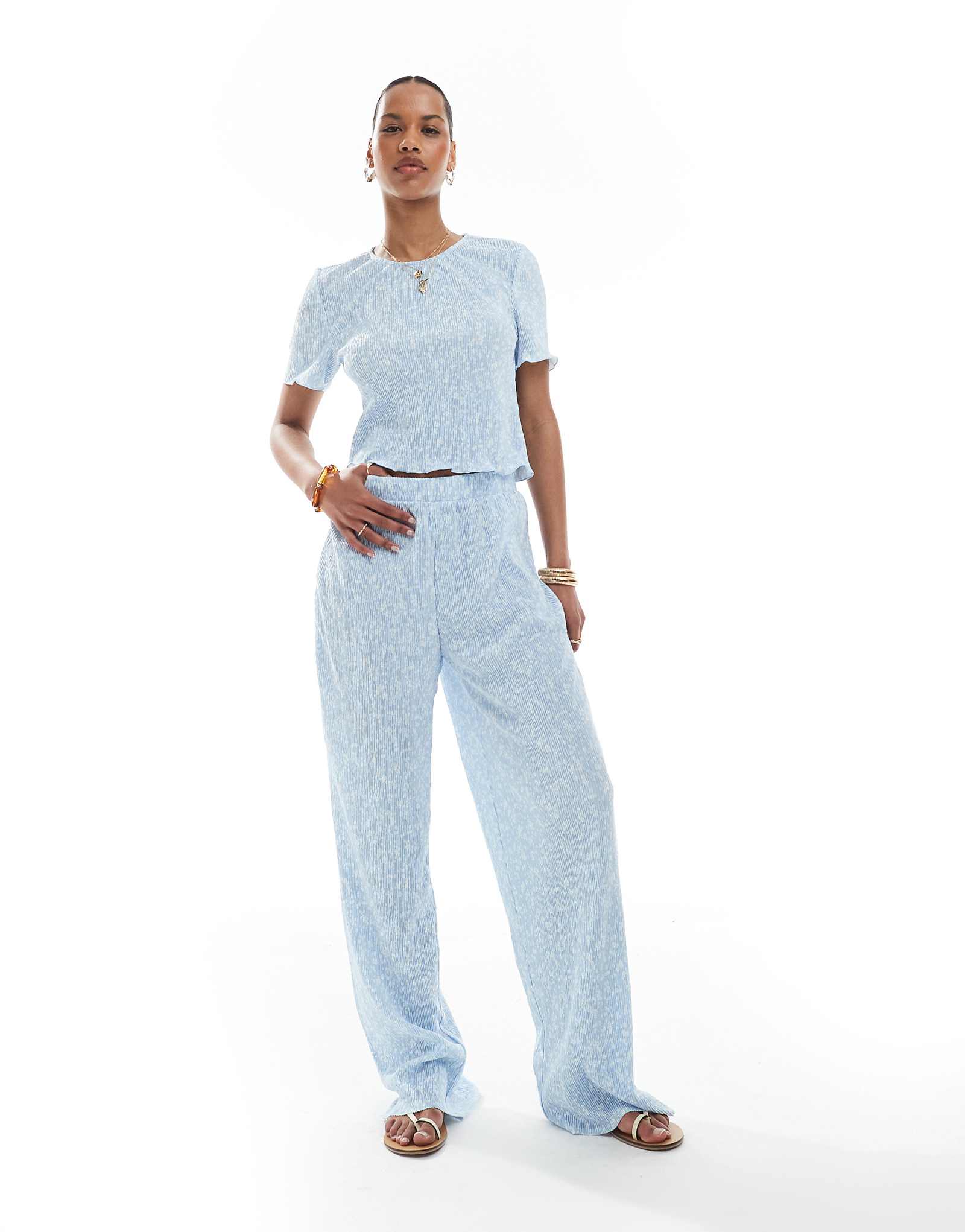 Широкие брюки-плиссе мини-размера Pieces с ярко-синим цветочным принтом - часть комплекта 4390₽