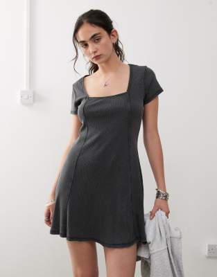 Черное мини-платье Monki в рубчик эксклюзивно для ASOS