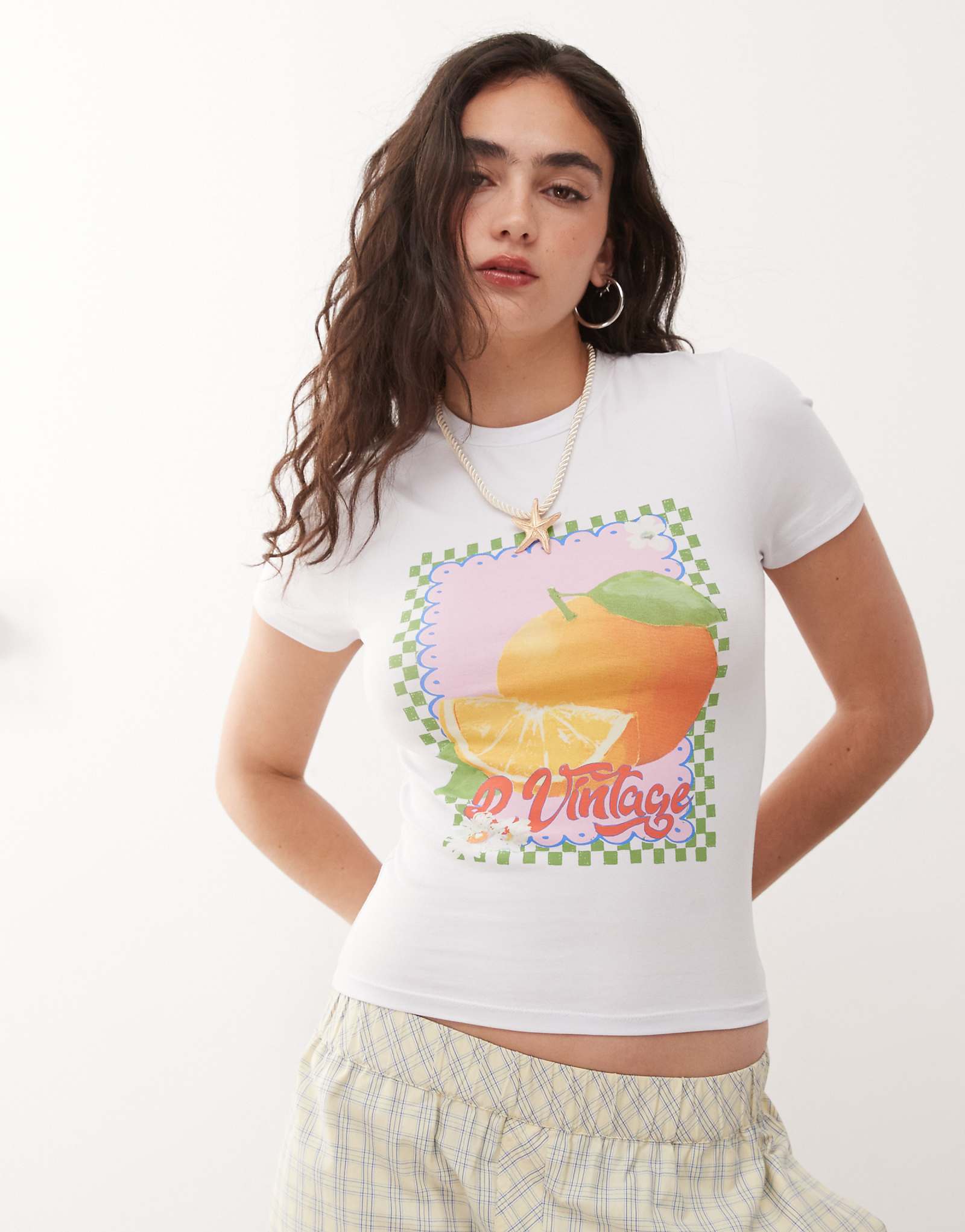 Восстановленная винтажная детская футболка с изображением фруктов белого цвета 7090₽