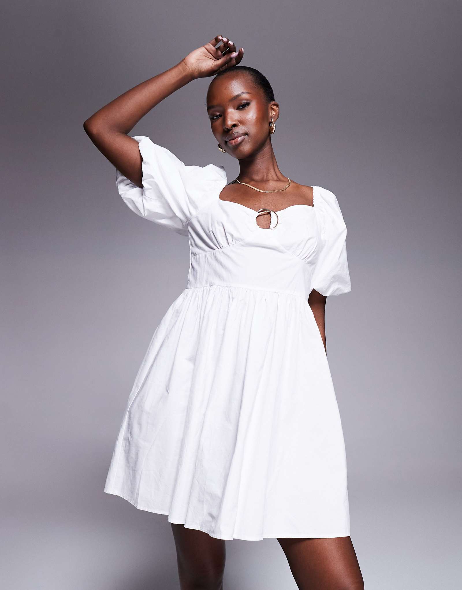 Белое мини-платье с отделкой из поплина River Island 6390₽