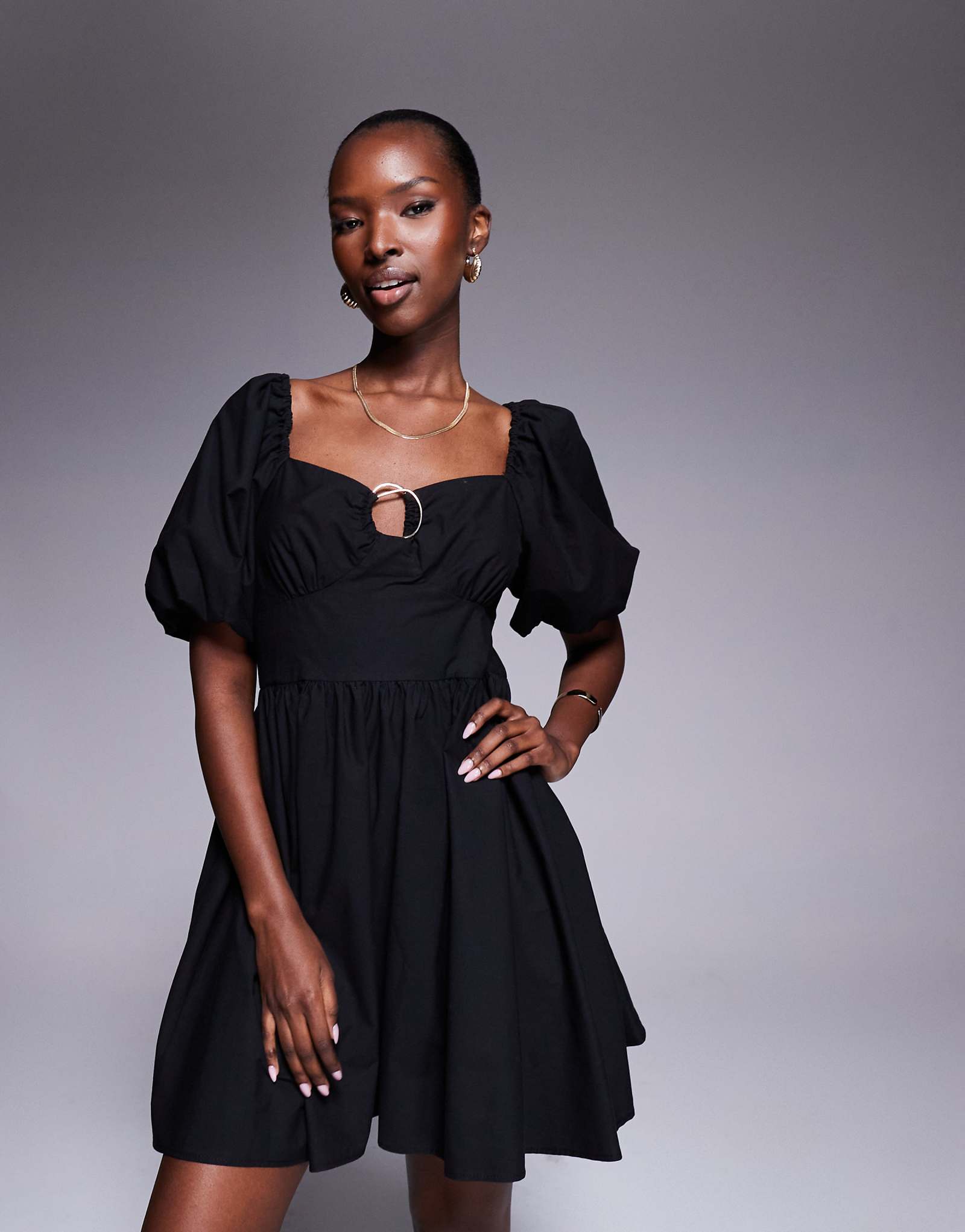 Черное мини-платье с отделкой из поплина River Island черного цвета 11890₽