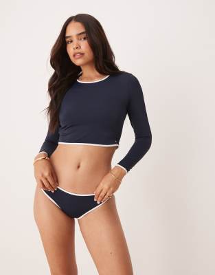 Топ-танкини от Tommy Hilfiger с темно-синим и белым кантом